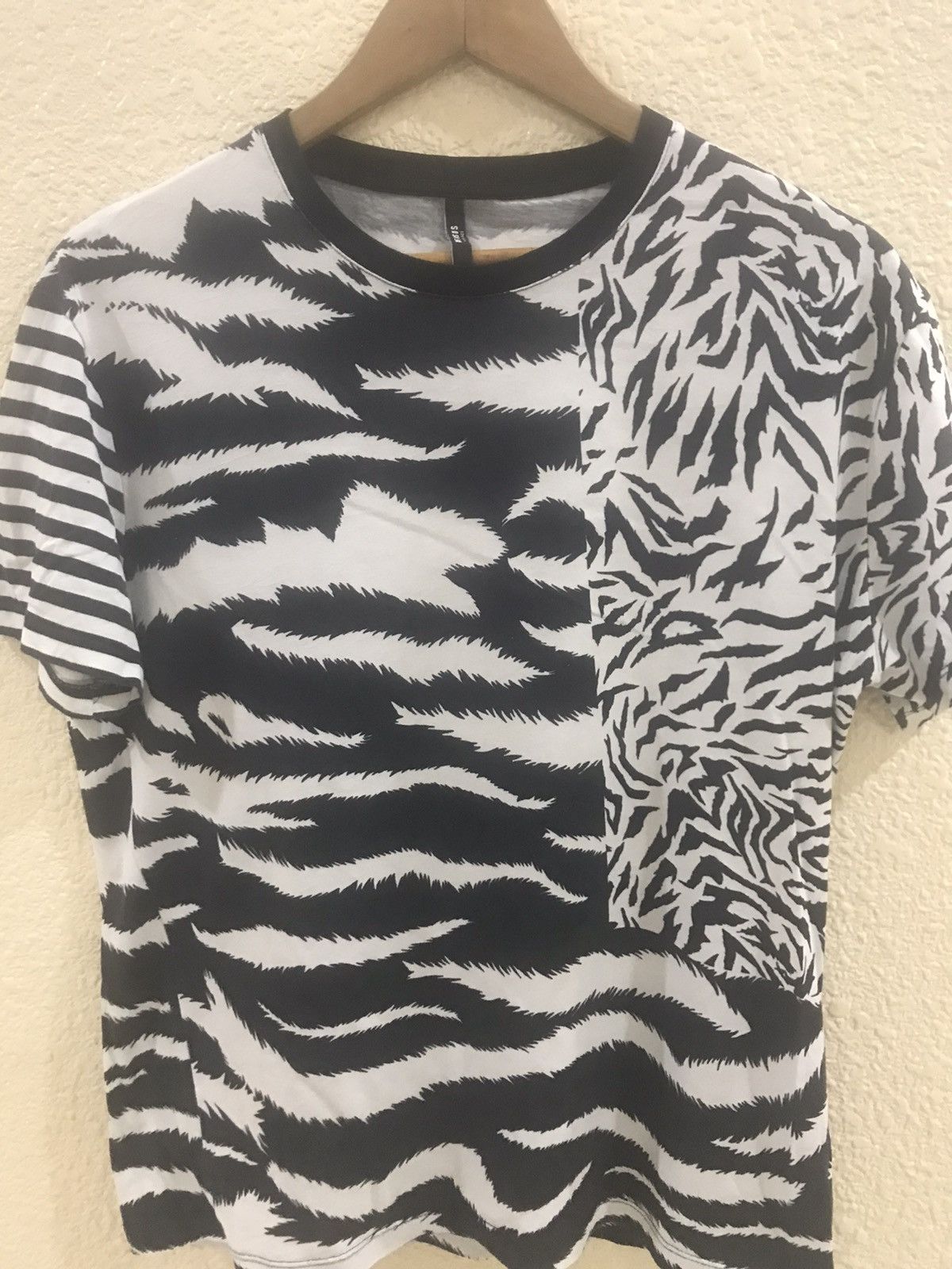 Versace Black and white versus Versace designer T-shirt Size US M / EU 48-50 / 2 - 3 Thumbnail