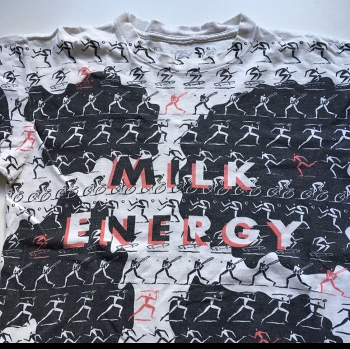 Vintage Vintage 1990s Milk All Over Print Art Graphic T Shirt Rare Size US M / EU 48-50 / 2 - 2 Thumbnail