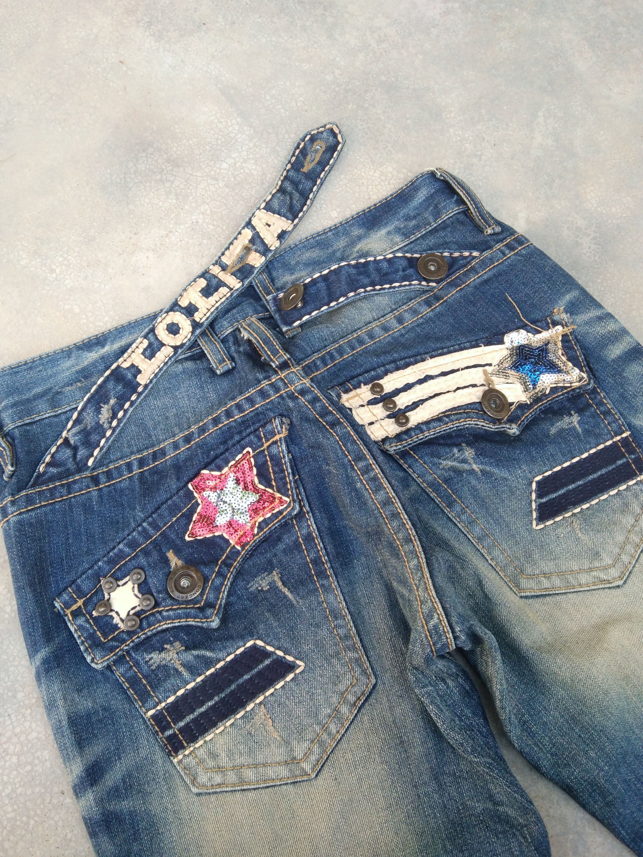 Japanese Brand Vintage Distressed Yoshitomo Nara x Lolita Jeans 28x30 Size US 28 / EU 44 - 2 Thumbnail