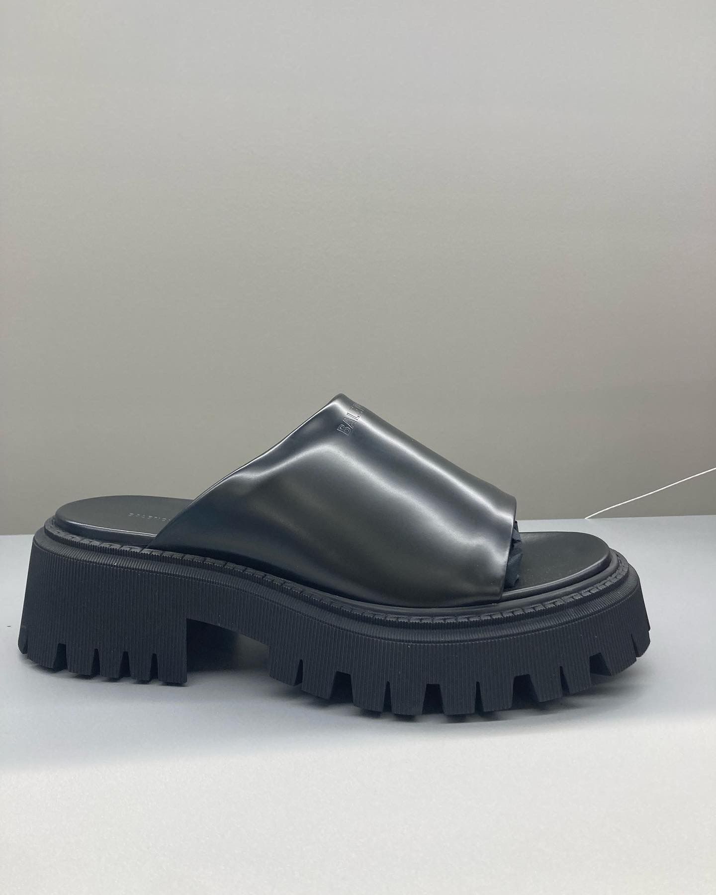 Balenciaga o1w1db10523 Sandals in Black Size US 12 / EU 45 - 1 Thumbnail