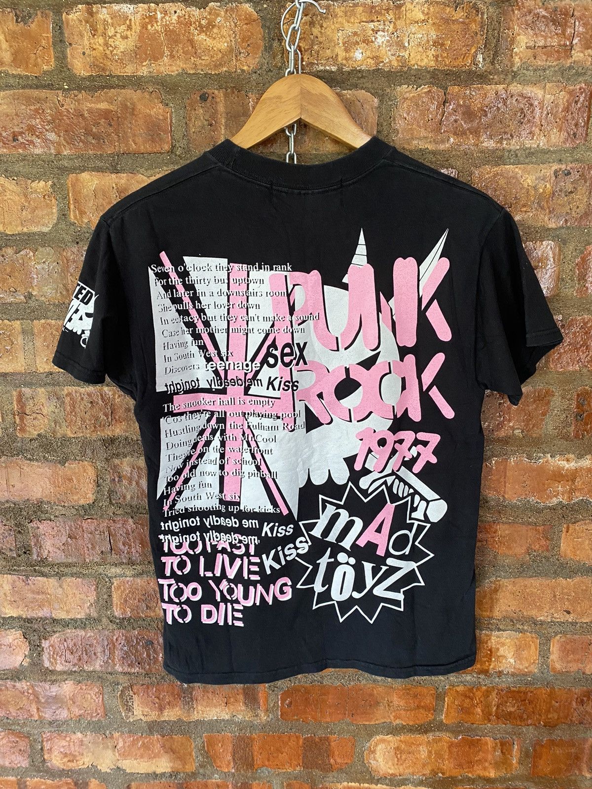 Japanese Brand 2003 mad toyz japan sex skull punk tee Size US S / EU 44-46 / 1 - 8 Thumbnail