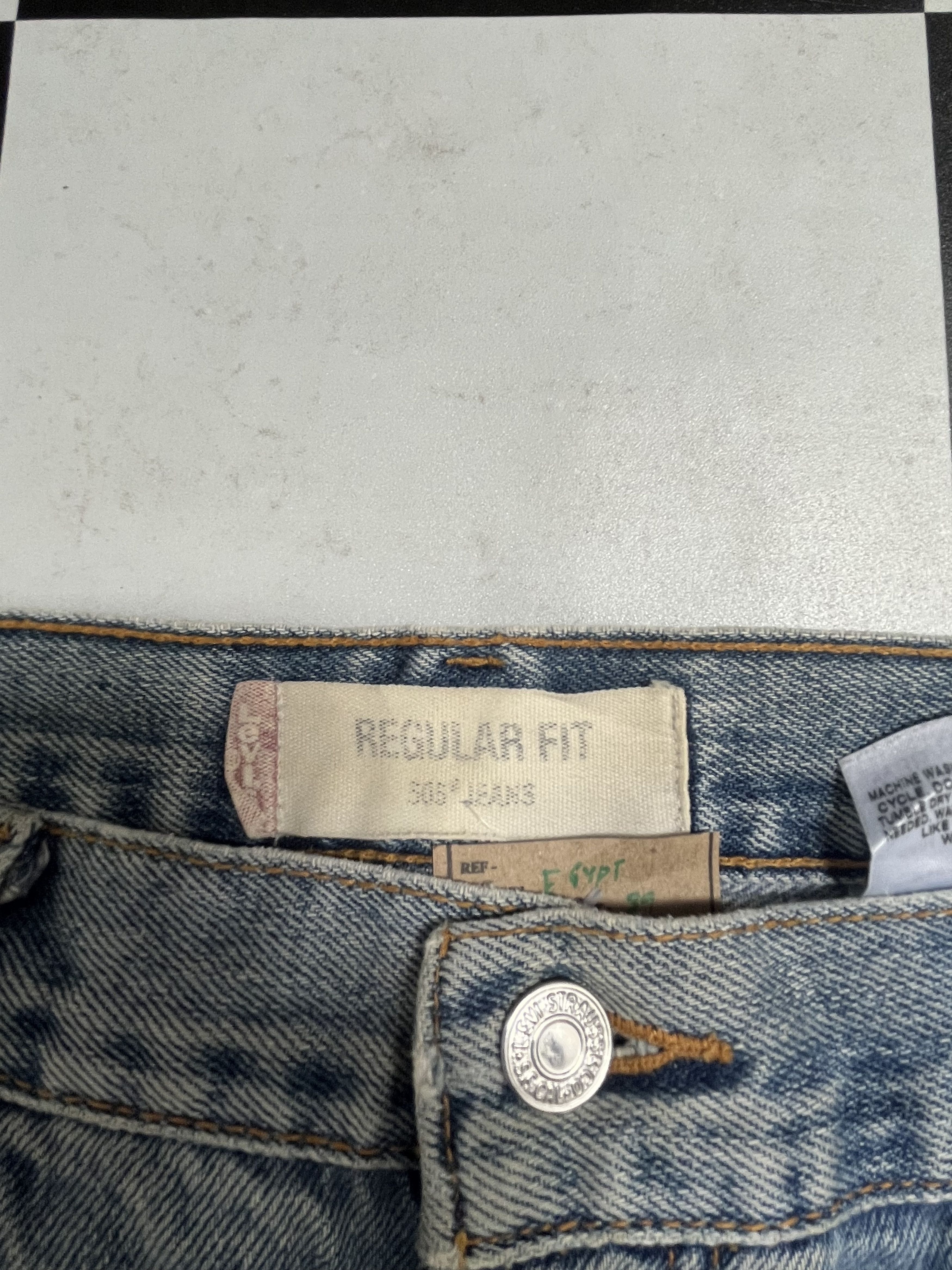 Levi's Vintage Levis 505 Regular fit Distressed Jeans - L33 Size US 39 - 12 Thumbnail