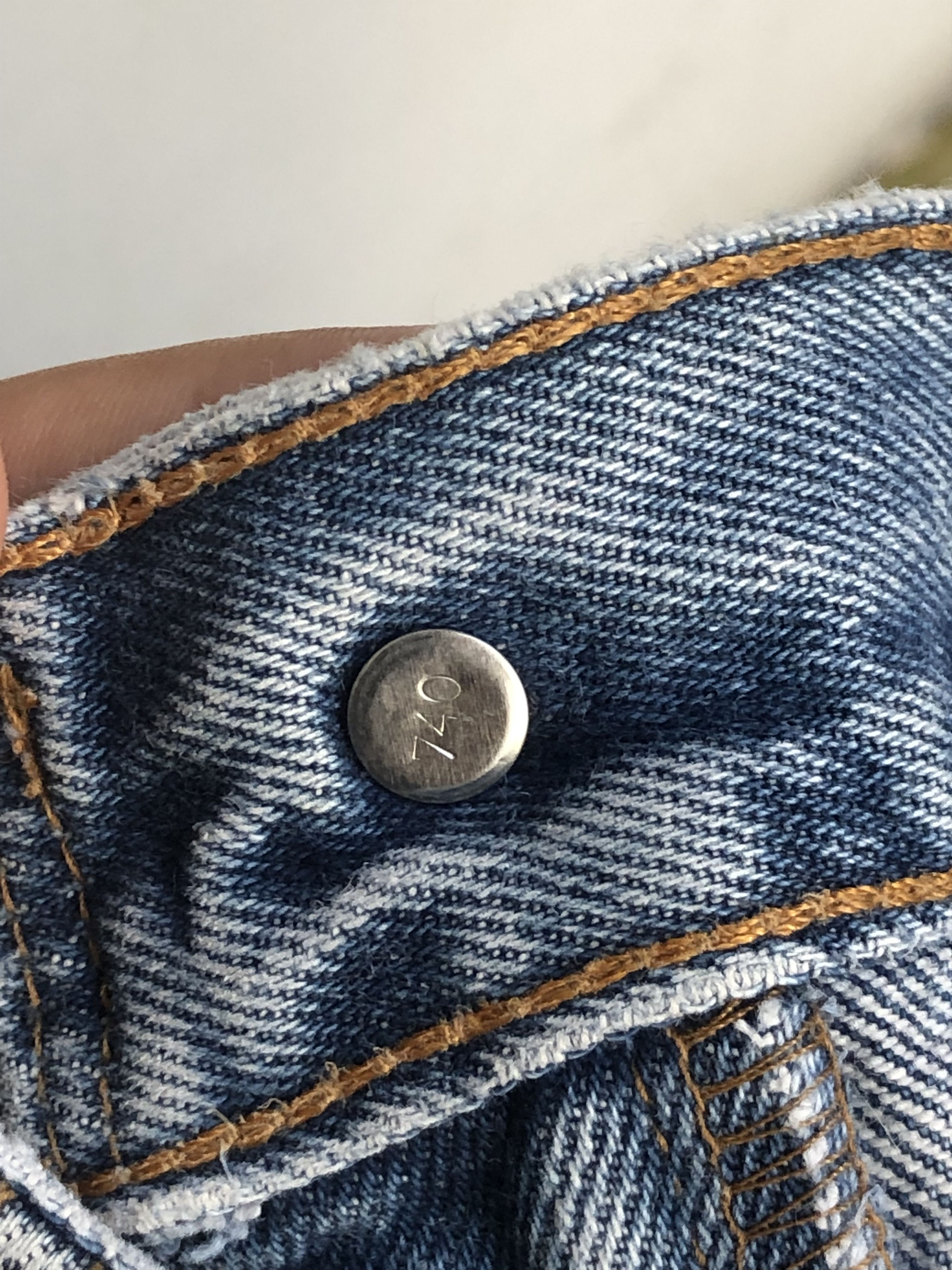 Levi's × Vintage Vintage Levi's 550 Distressed Denim Jeans L437 Size US 35 - 13 Thumbnail