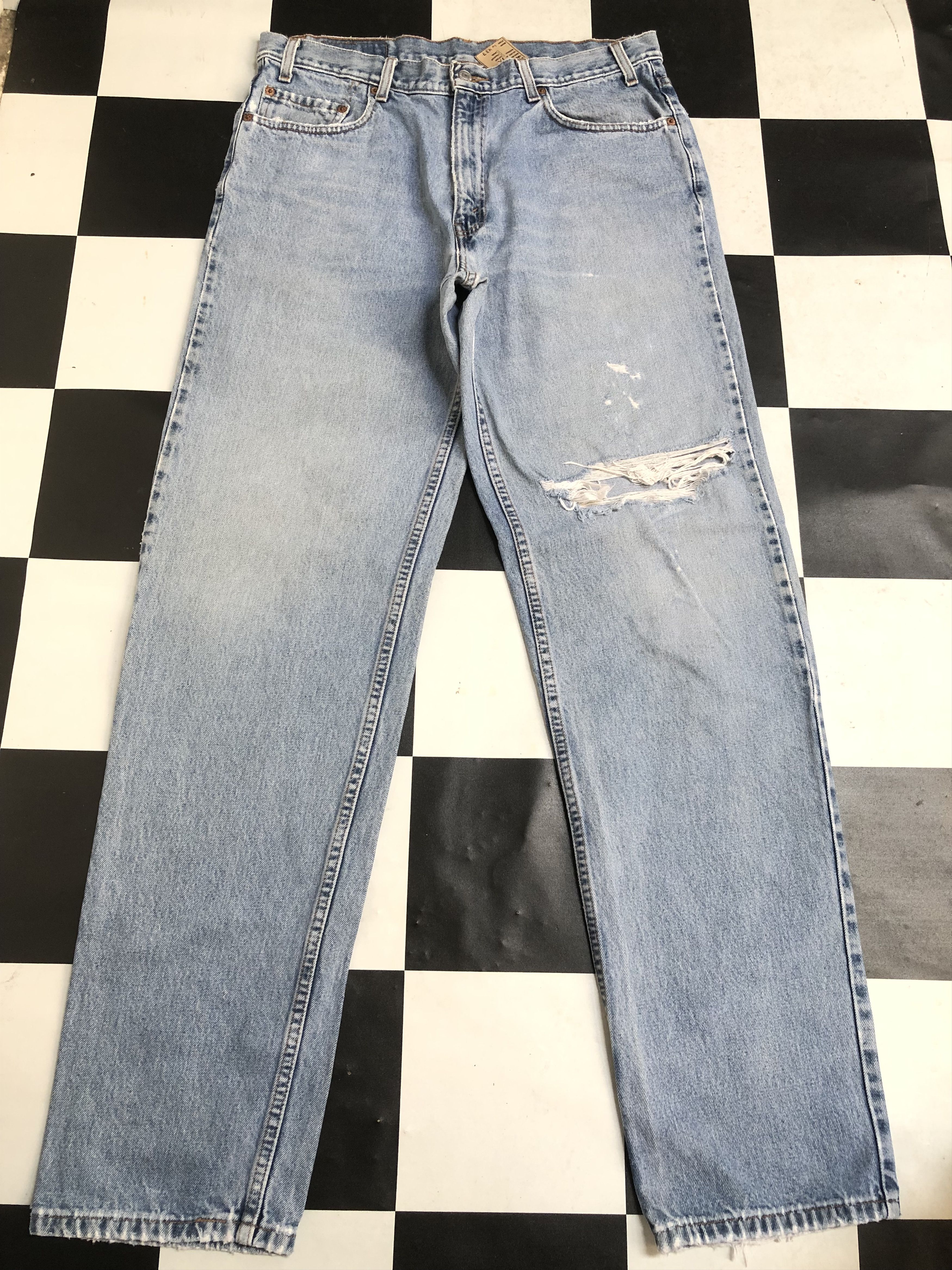 Levi's × Vintage Vintage Levi's 550 Distressed Denim Jeans L437 Size US 35 - 1 Thumbnail