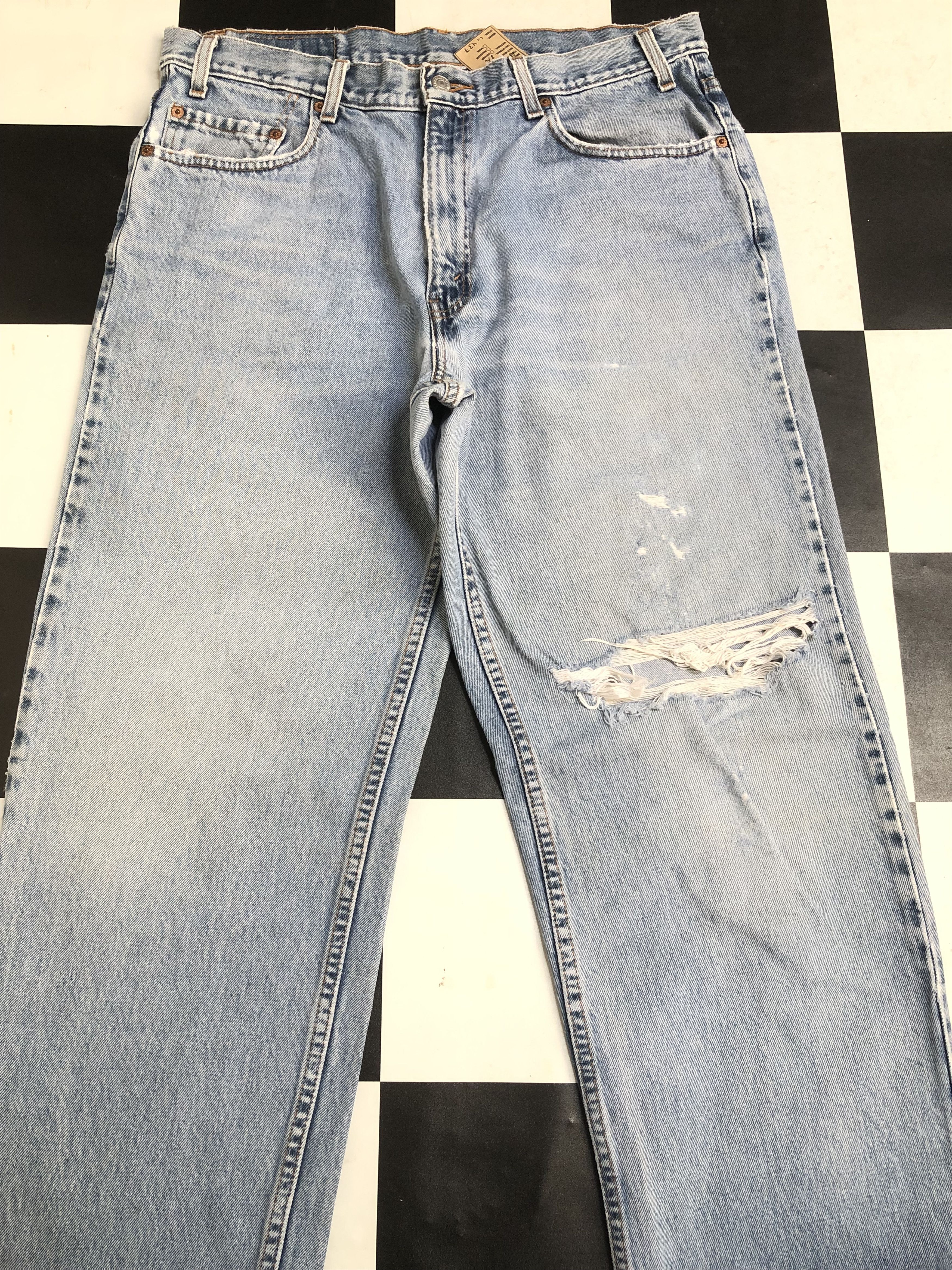Levi's × Vintage Vintage Levi's 550 Distressed Denim Jeans L437 Size US 35 - 3 Thumbnail