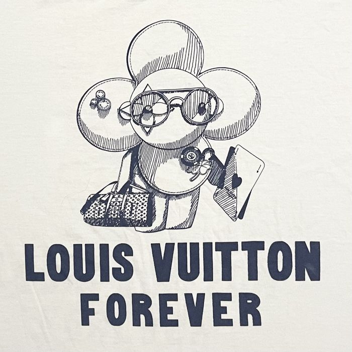 GRAILED on X: Louis Vuitton and Supreme Take Center Stage At Paris Fashion  Week -   / X