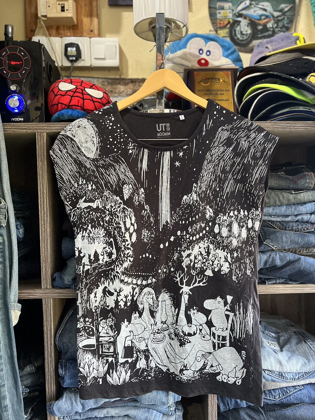 Cartoon Network × Uniqlo 🔥Uniqlo UT Moomin Characters Sleeveless Size M / US 6-8 / IT 42-44 - 1 Thumbnail