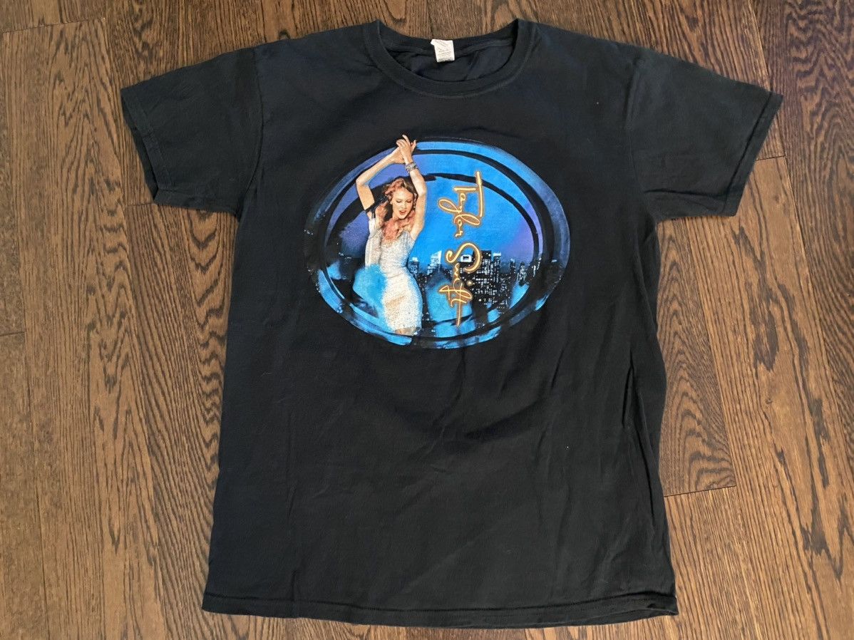 Vintage Taylor Swift 2011 Speak Now World Tour Dates Shirt