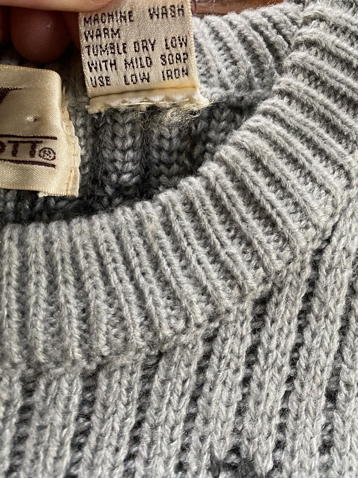 Vintage Vintage 80’s Wayne Scott Abstract Ribbed Grey Knit Sweater Size US S / EU 44-46 / 1 - 4 Thumbnail