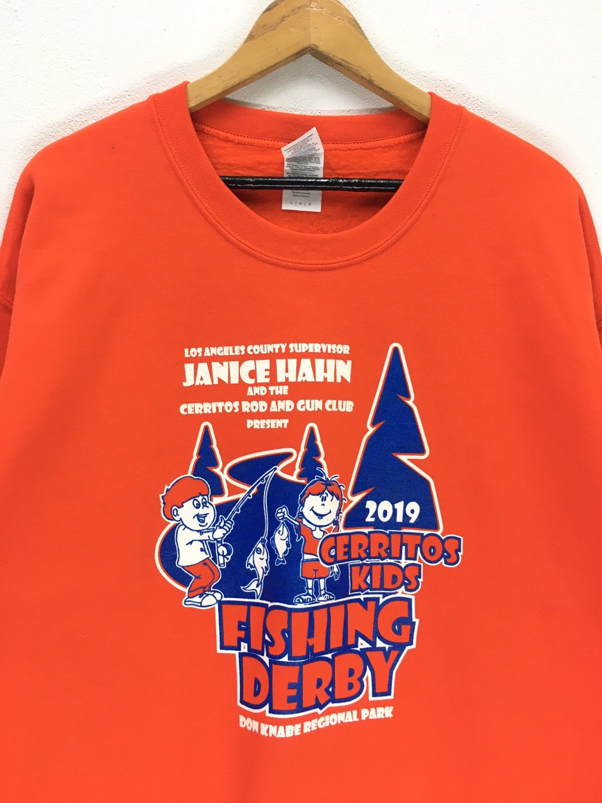 Gildan × Vintage Janice Hahn Fishing Derby Big Logo Sweatshirt Size US L / EU 52-54 / 3 - 3 Thumbnail