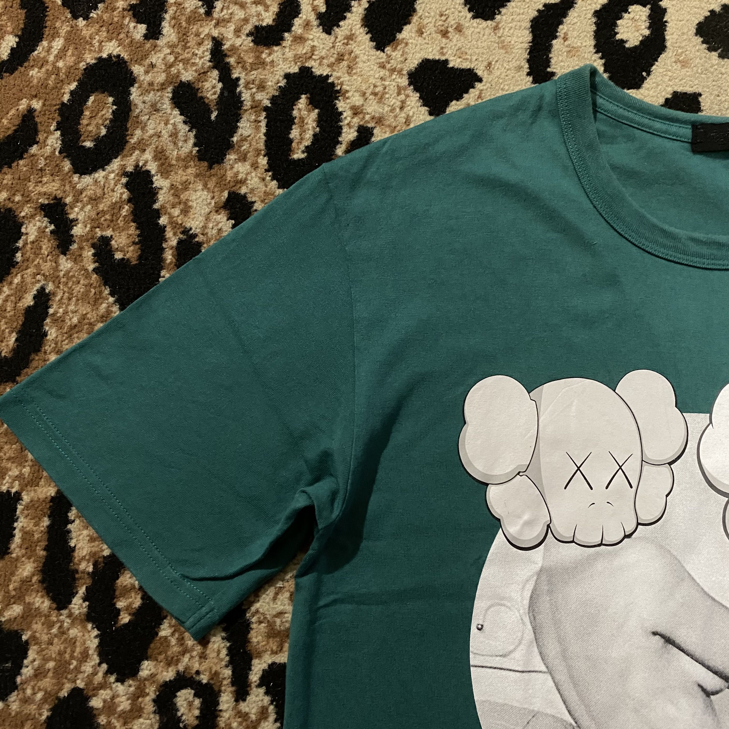 Kaws Originalfake kaws tee Size US M / EU 48-50 / 2 - 4 Thumbnail