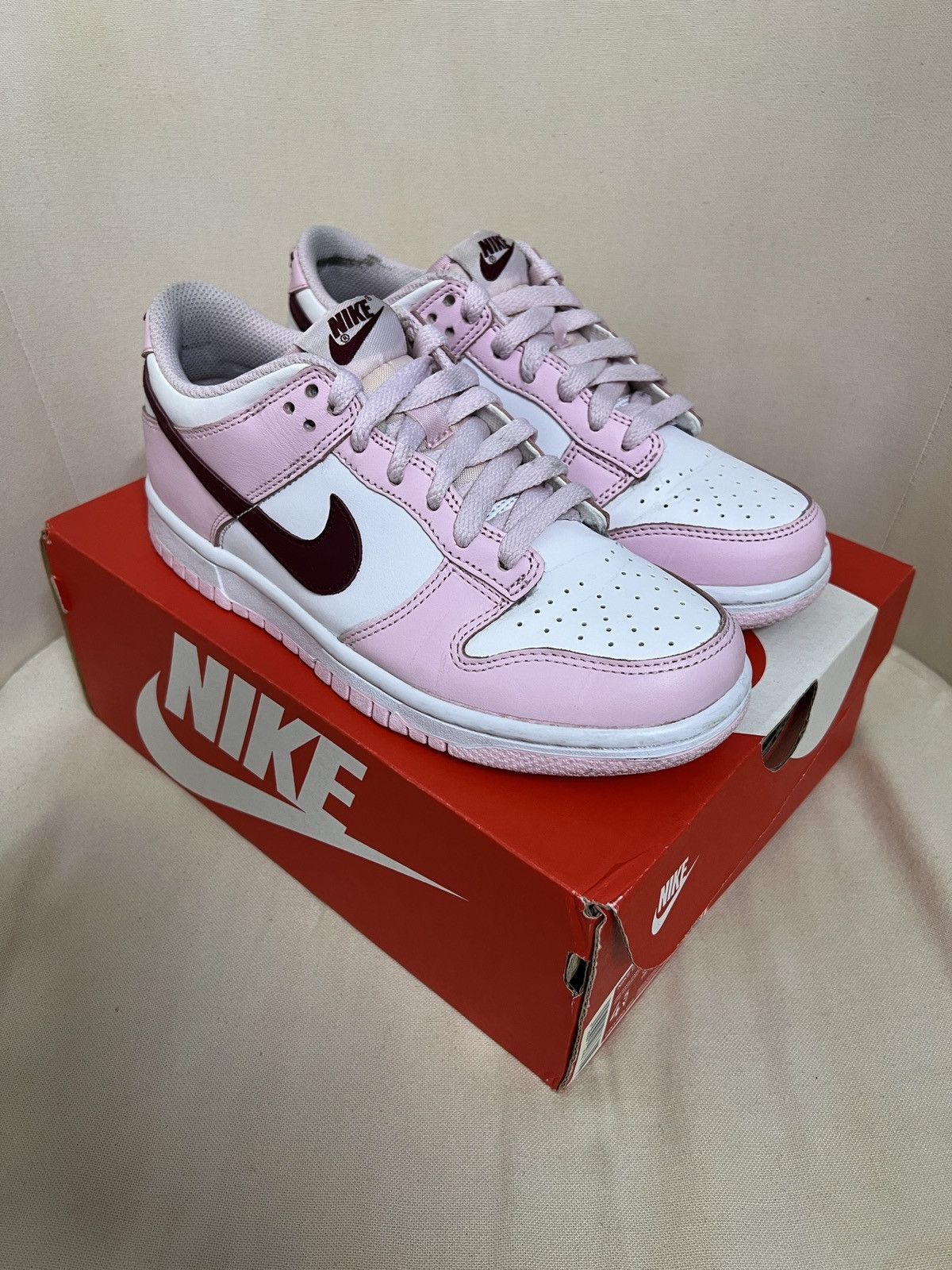 dunk pink foam gs