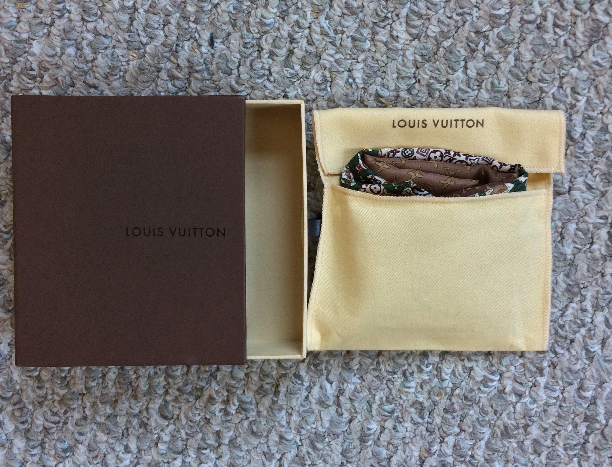 Louis Vuitton Louis Vuitton Silk Monogram World Map Scarf Size ONE SIZE - 7 Thumbnail