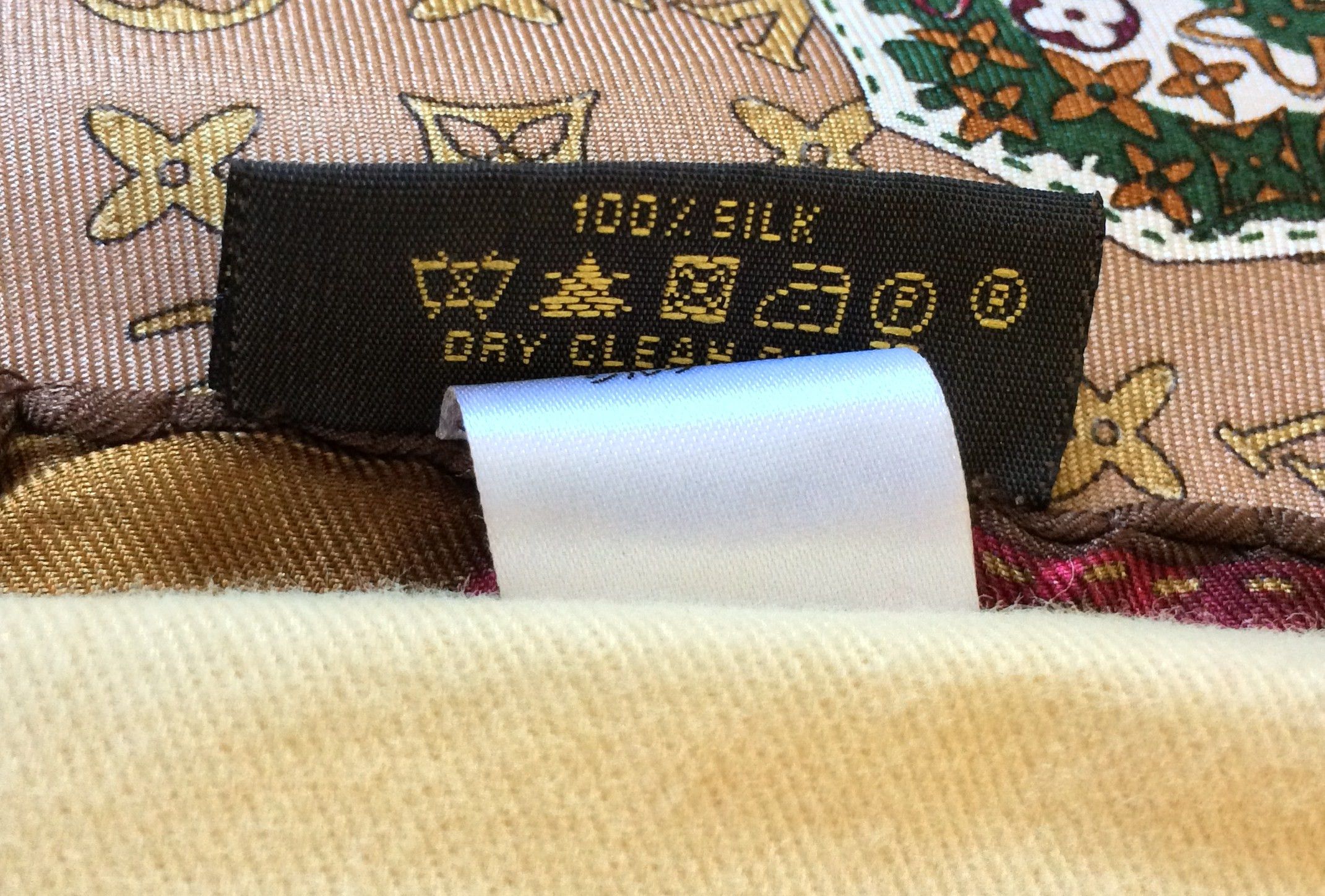 Louis Vuitton Louis Vuitton Silk Monogram World Map Scarf Size ONE SIZE - 5 Thumbnail