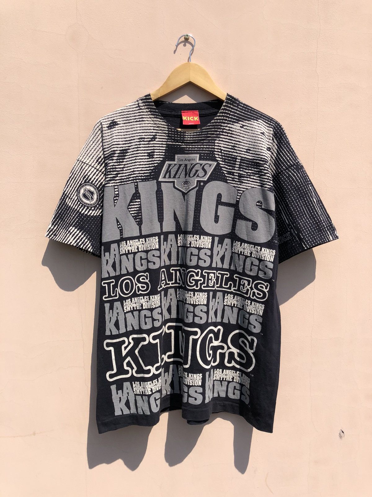 NHL Vintage 90s Los Angeles Kings NHL Hockey All Over Print Tee Size US XL / EU 56 / 4 - 1 Thumbnail