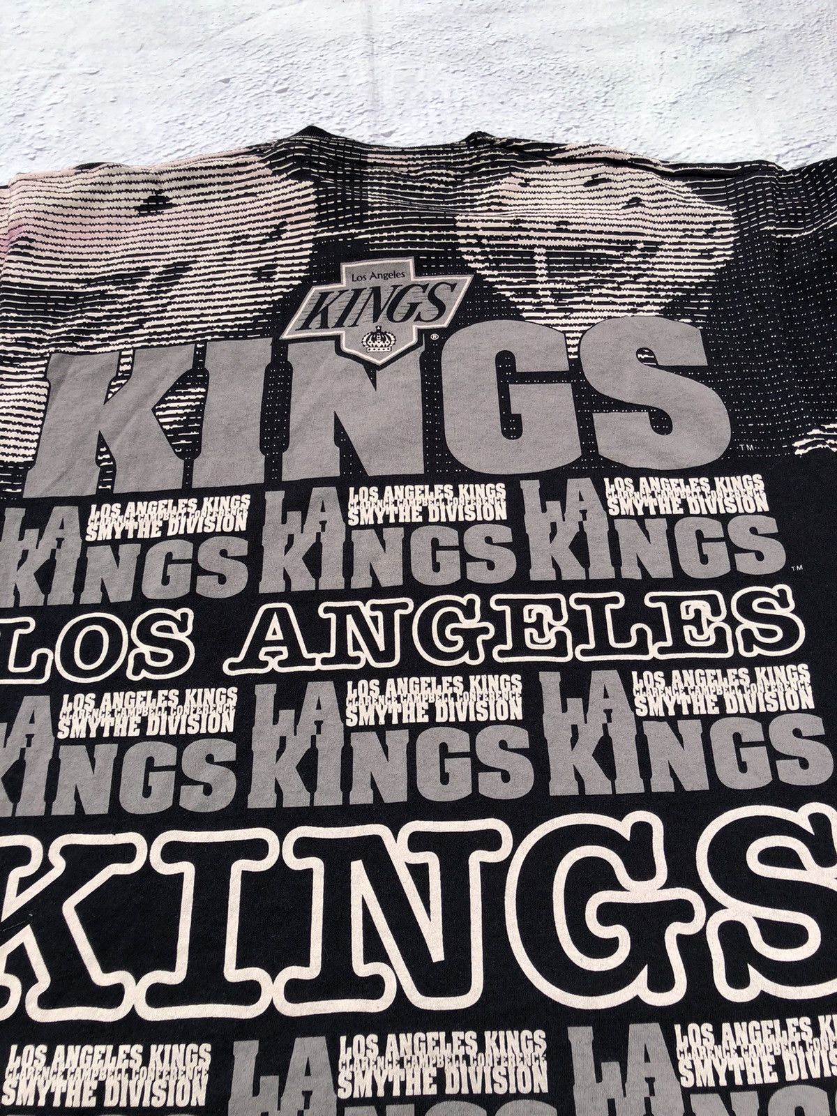 NHL Vintage 90s Los Angeles Kings NHL Hockey All Over Print Tee Size US XL / EU 56 / 4 - 9 Thumbnail
