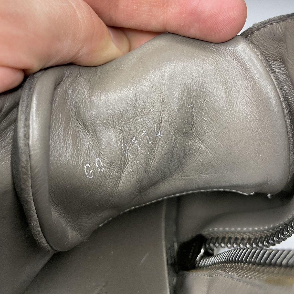 Louis Vuitton 7IT! Louis Vuitton Peace Patch Zip High Top Sneakers Size US 8.5 / EU 41-42 - 11 Thumbnail