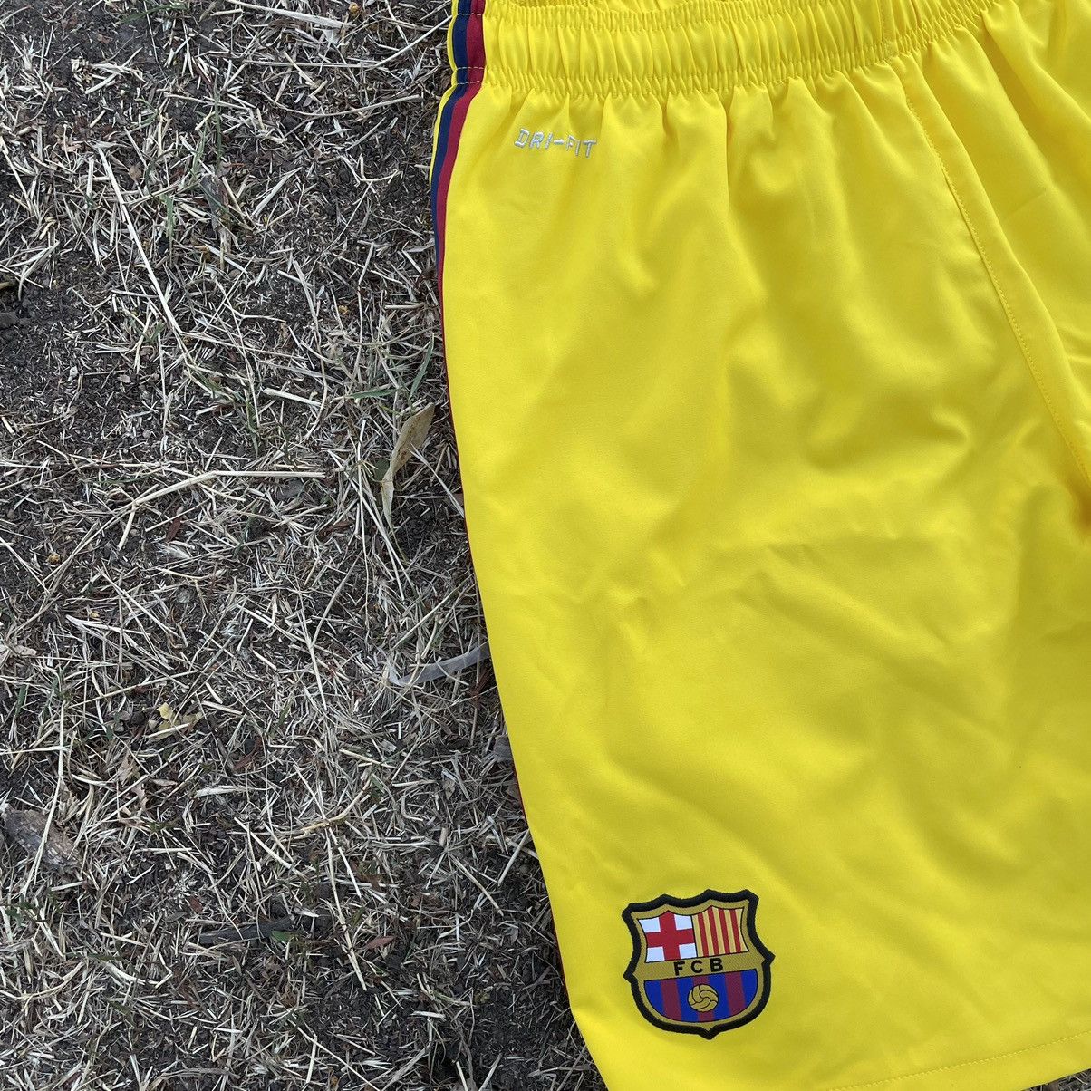 Nike Vintage Y2K Nike Swoosh Logo Shorts Streetwear Size XL Size US 34 / EU 50 - 4 Thumbnail