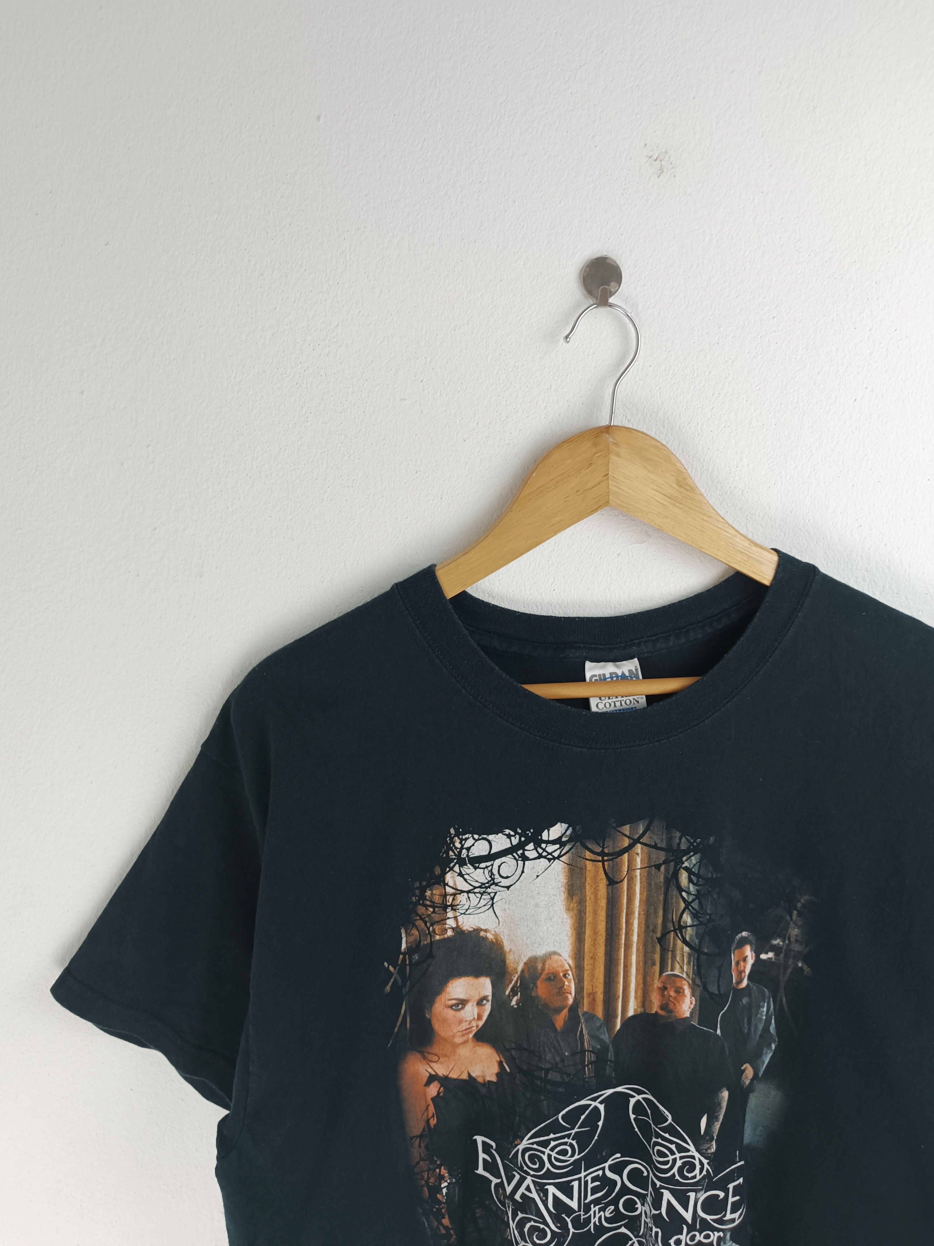 Band Tees VINTAGE '04 EVANESCENCE "THE OPEN DOOR TOUR" (used mcr) Size US L / EU 52-54 / 3 - 5 Thumbnail