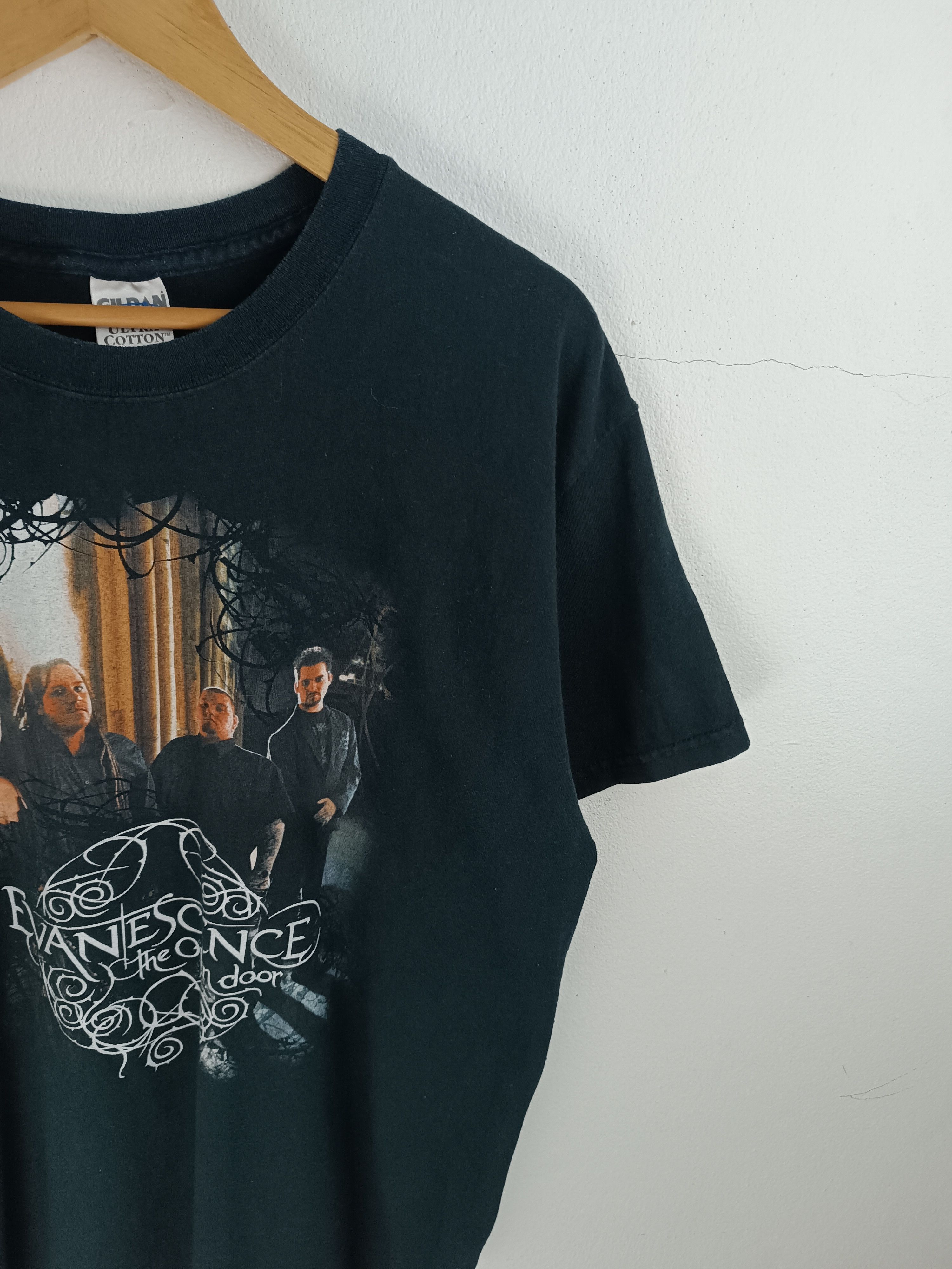 Band Tees VINTAGE '04 EVANESCENCE "THE OPEN DOOR TOUR" (used mcr) Size US L / EU 52-54 / 3 - 7 Thumbnail