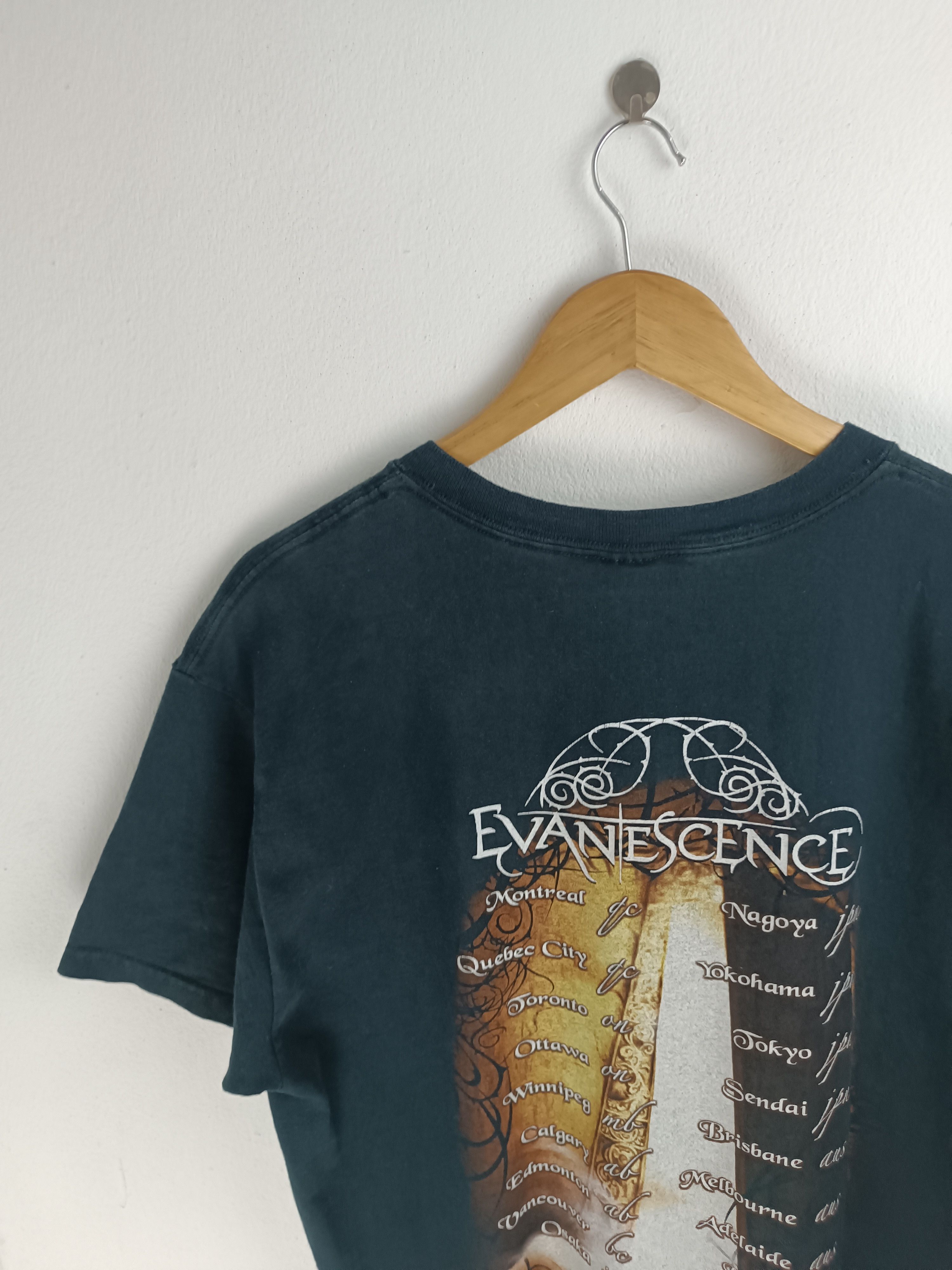 Band Tees VINTAGE '04 EVANESCENCE "THE OPEN DOOR TOUR" (used mcr) Size US L / EU 52-54 / 3 - 11 Thumbnail