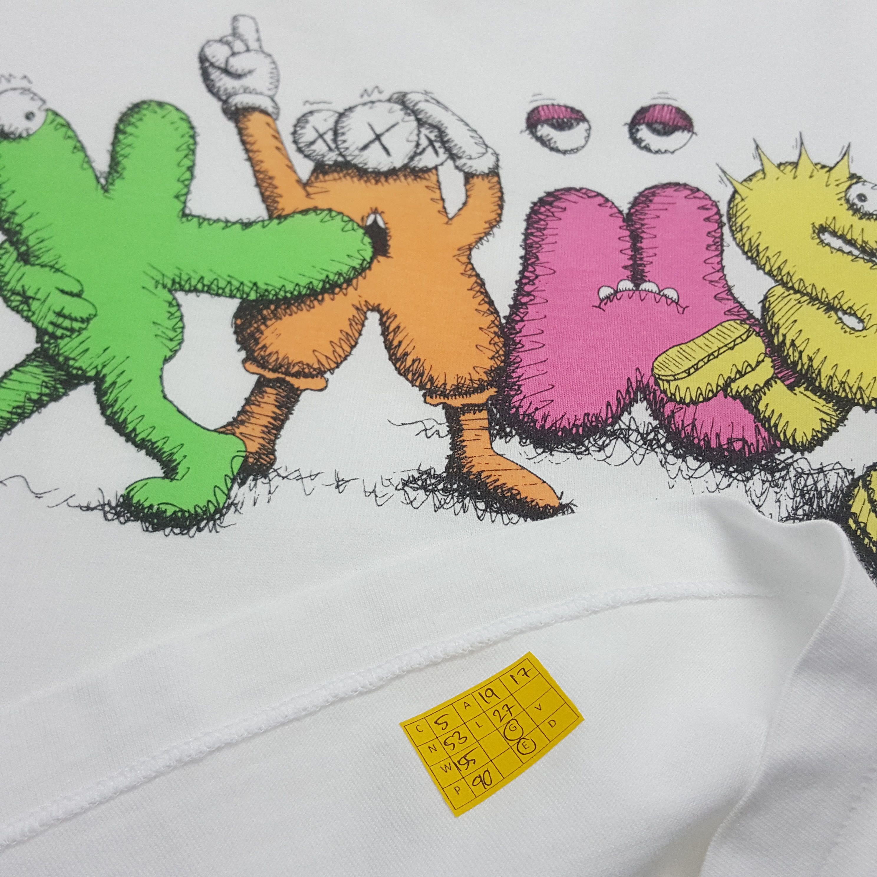 Japanese Brand × Kaws × Vintage Vintage KAWS x Uniqlo Japanese brand t-shirt Size US M / EU 48-50 / 2 - 4 Thumbnail