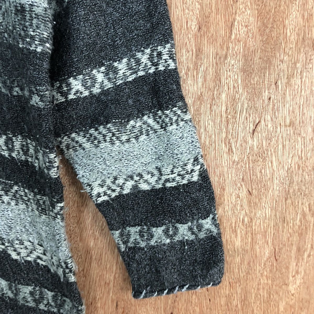 Vintage DL Vino Rouge stripe shaggy Grey Knitwear #c723 Size US M / EU 48-50 / 2 - 4 Thumbnail