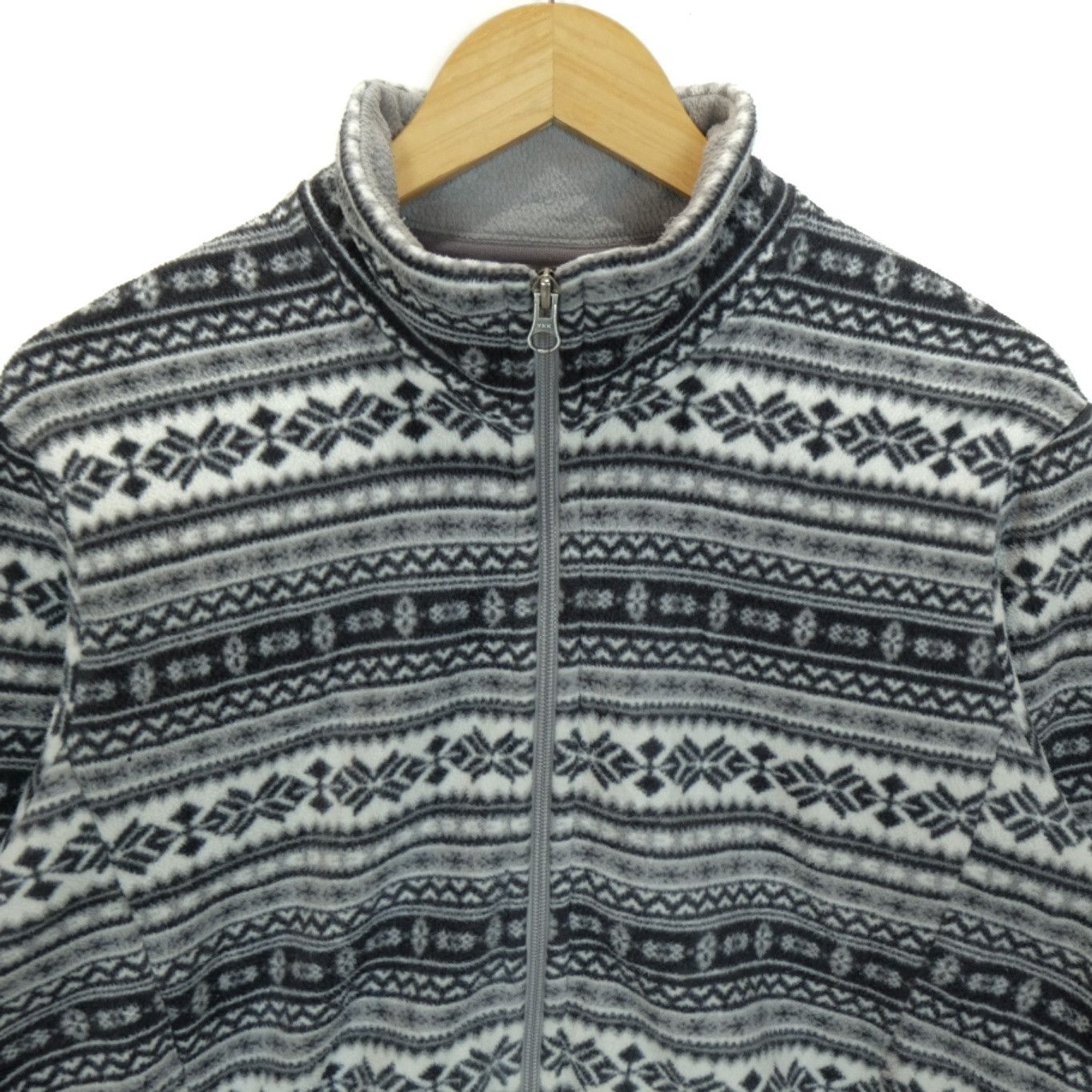 Uniqlo UNIQLO Floral Monogram Christmas Fleece Jacket Size US M / EU 48-50 / 2 - 3 Thumbnail