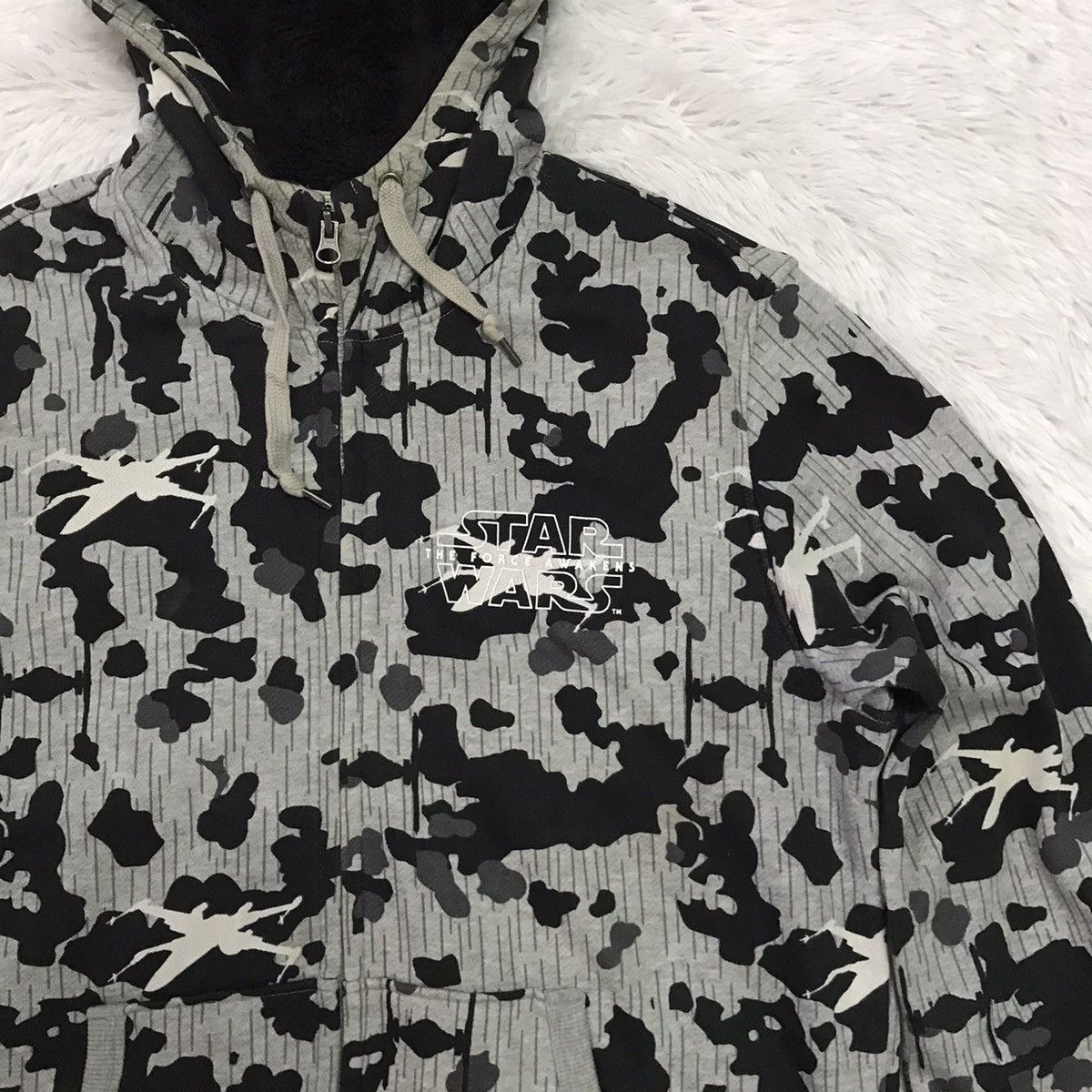Star Wars Uniqlo Star Wars Camo Zipper Jacket Hooded Fleece Inner Size US XL / EU 56 / 4 - 5 Thumbnail