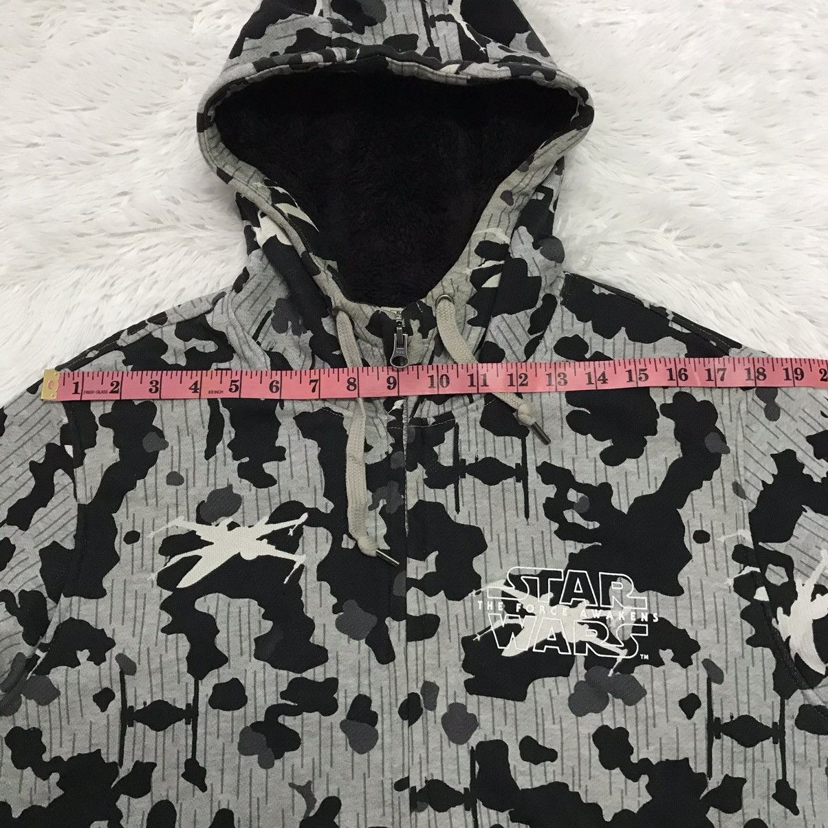 Star Wars Uniqlo Star Wars Camo Zipper Jacket Hooded Fleece Inner Size US XL / EU 56 / 4 - 22 Thumbnail
