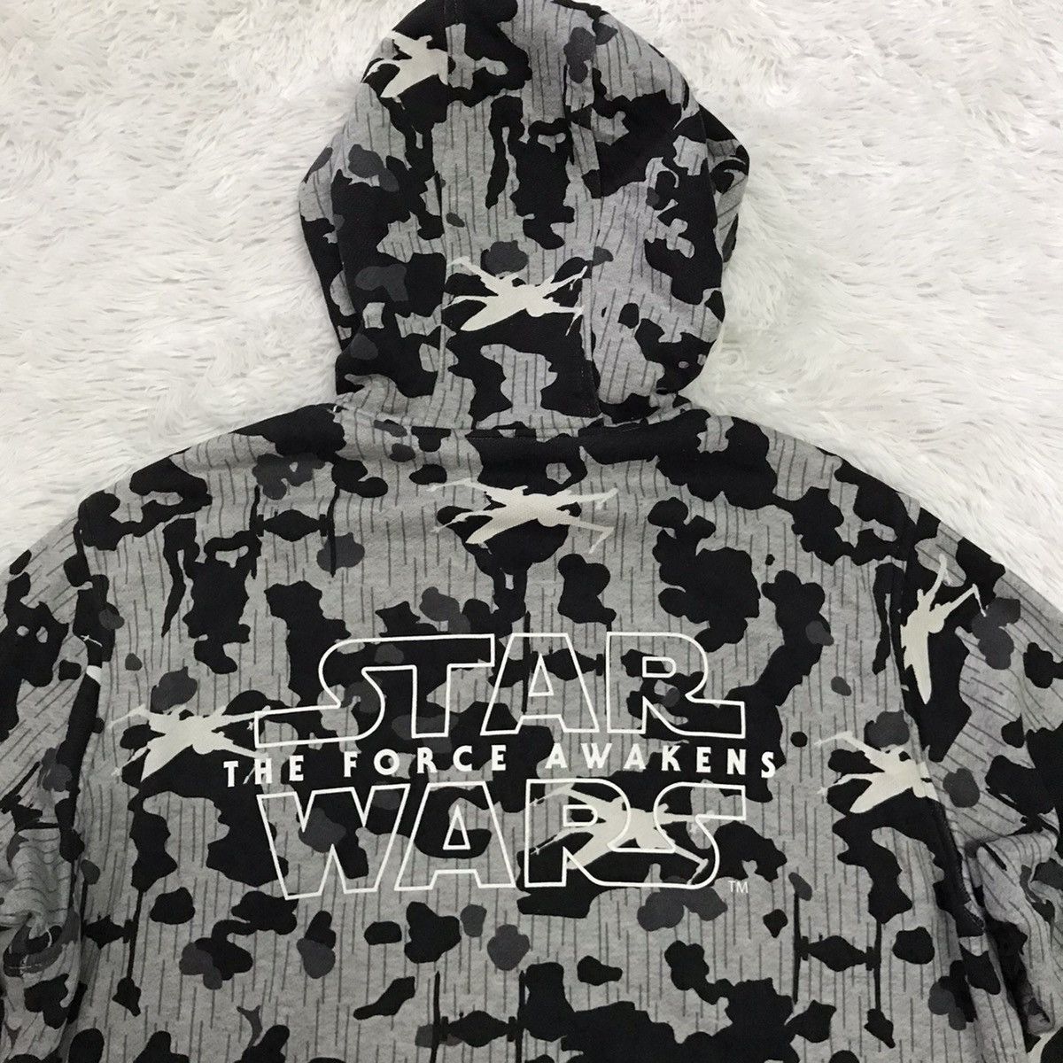 Star Wars Uniqlo Star Wars Camo Zipper Jacket Hooded Fleece Inner Size US XL / EU 56 / 4 - 13 Thumbnail