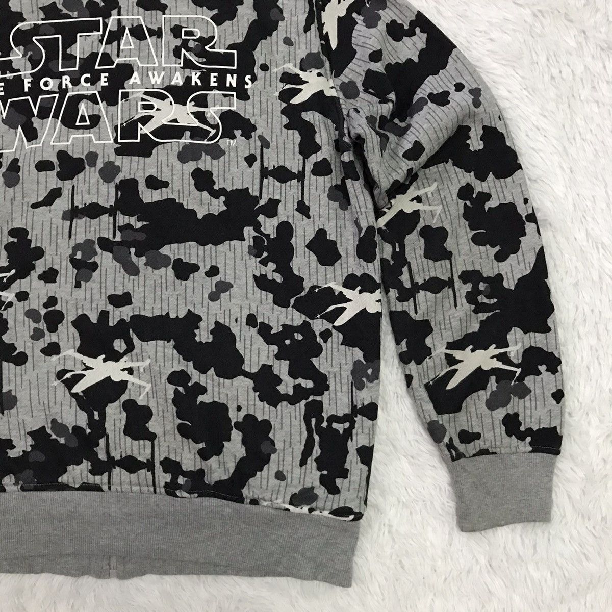 Star Wars Uniqlo Star Wars Camo Zipper Jacket Hooded Fleece Inner Size US XL / EU 56 / 4 - 9 Thumbnail