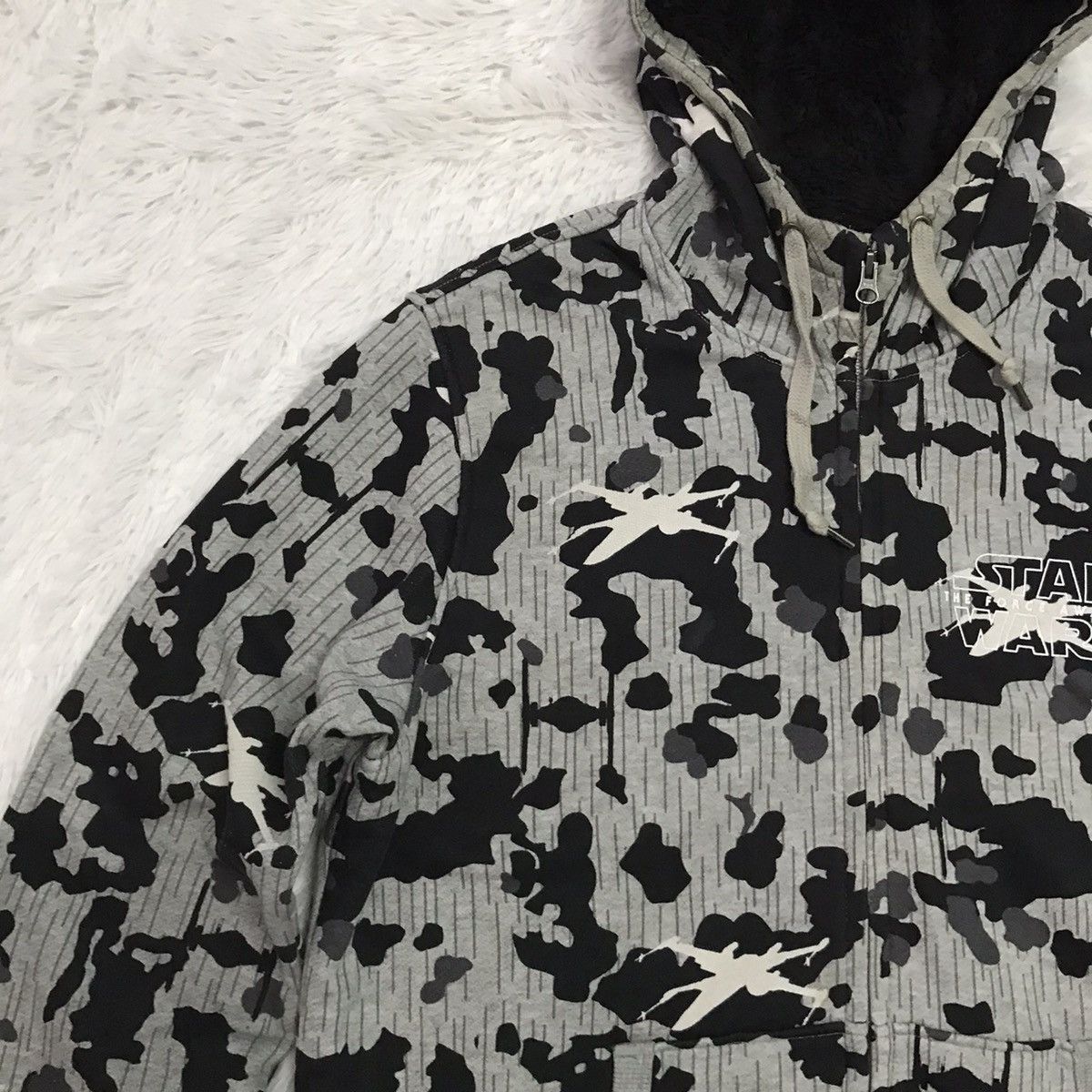 Star Wars Uniqlo Star Wars Camo Zipper Jacket Hooded Fleece Inner Size US XL / EU 56 / 4 - 6 Thumbnail