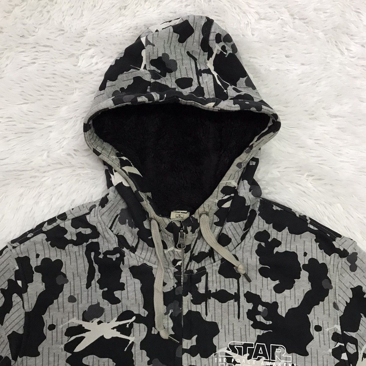 Star Wars Uniqlo Star Wars Camo Zipper Jacket Hooded Fleece Inner Size US XL / EU 56 / 4 - 7 Thumbnail