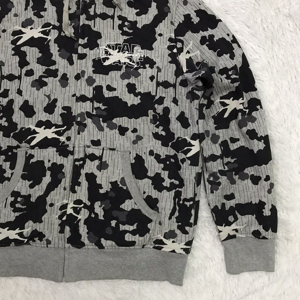 Star Wars Uniqlo Star Wars Camo Zipper Jacket Hooded Fleece Inner Size US XL / EU 56 / 4 - 4 Thumbnail