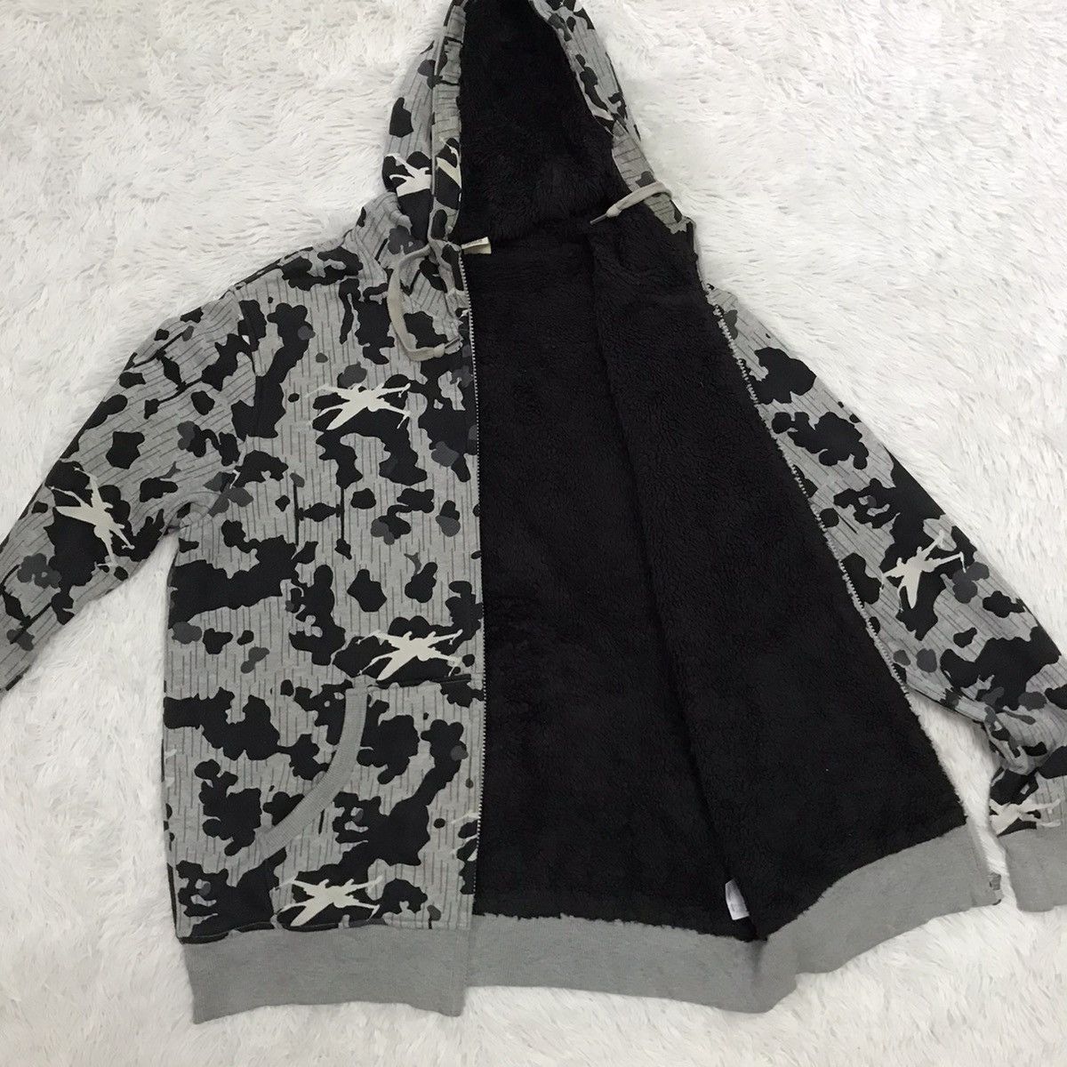 Star Wars Uniqlo Star Wars Camo Zipper Jacket Hooded Fleece Inner Size US XL / EU 56 / 4 - 14 Thumbnail