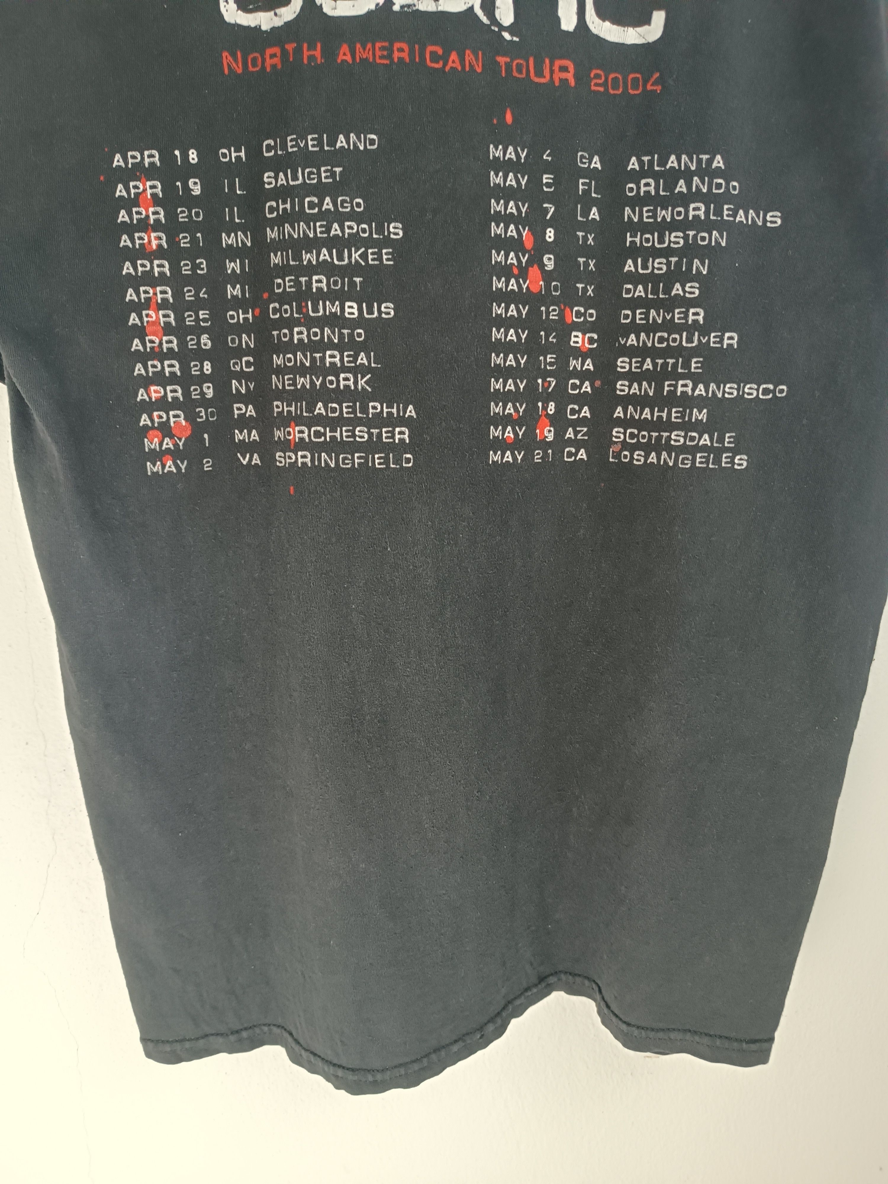 Band Tees VINTAGE '04 CHILDREN OF BODOM TOUR (lamb of god in flames) Size US M / EU 48-50 / 2 - 9 Thumbnail