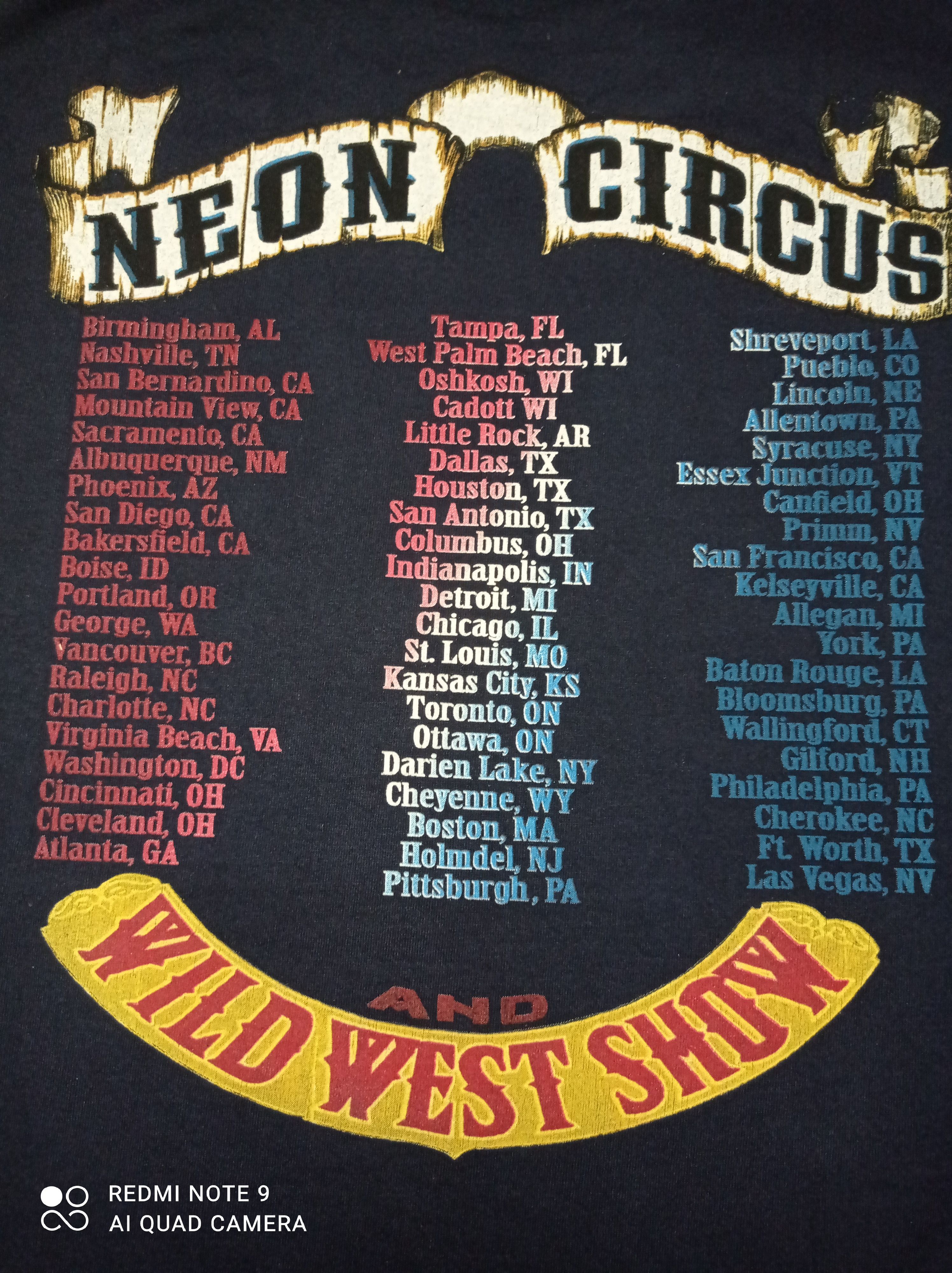 Band Tees 🔥Vintage 2001 Brooks&Dunn Band tour tee size L🔥 Size US L / EU 52-54 / 3 - 8 Thumbnail