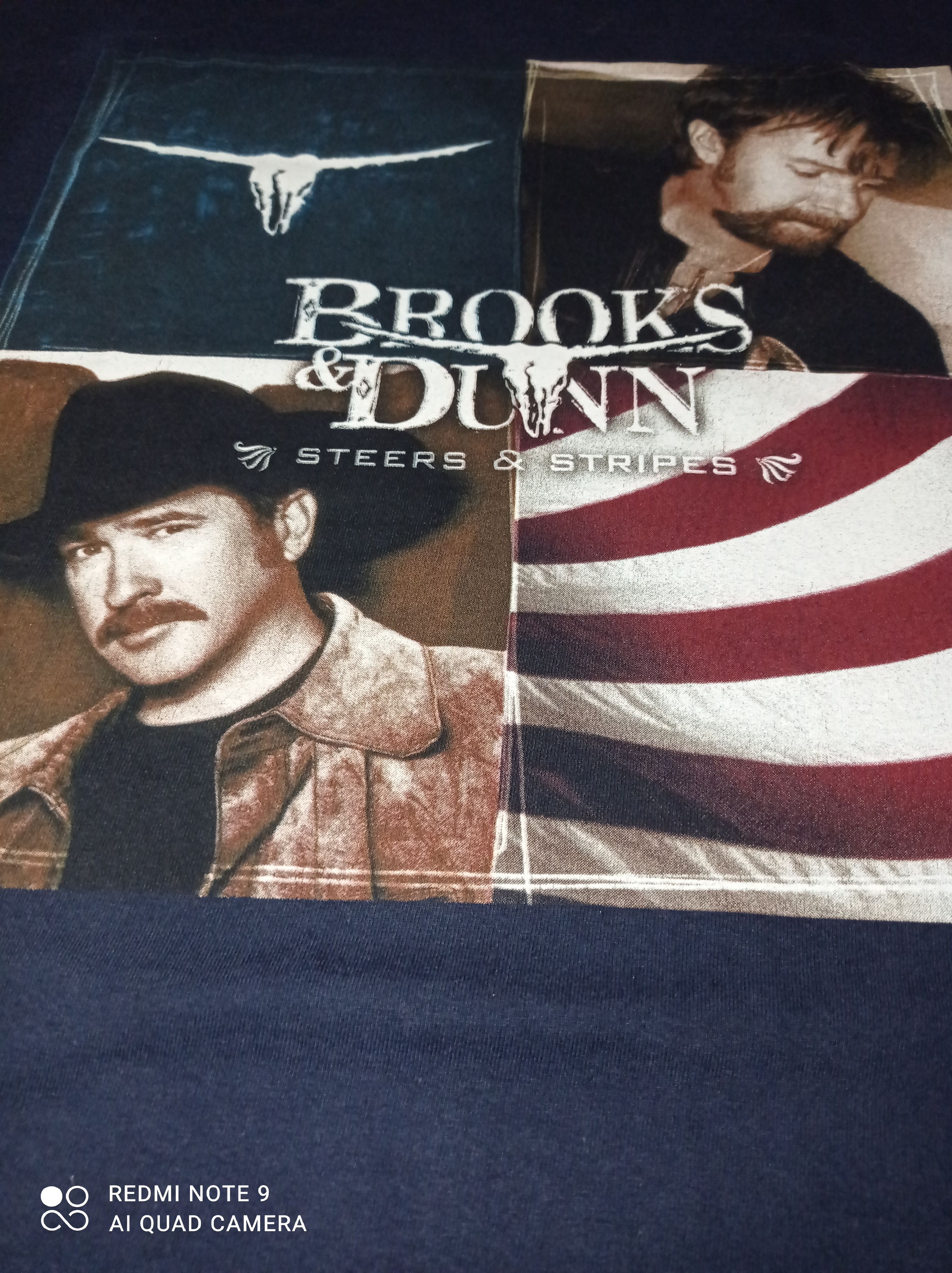 Band Tees 🔥Vintage 2001 Brooks&Dunn Band tour tee size L🔥 Size US L / EU 52-54 / 3 - 7 Thumbnail