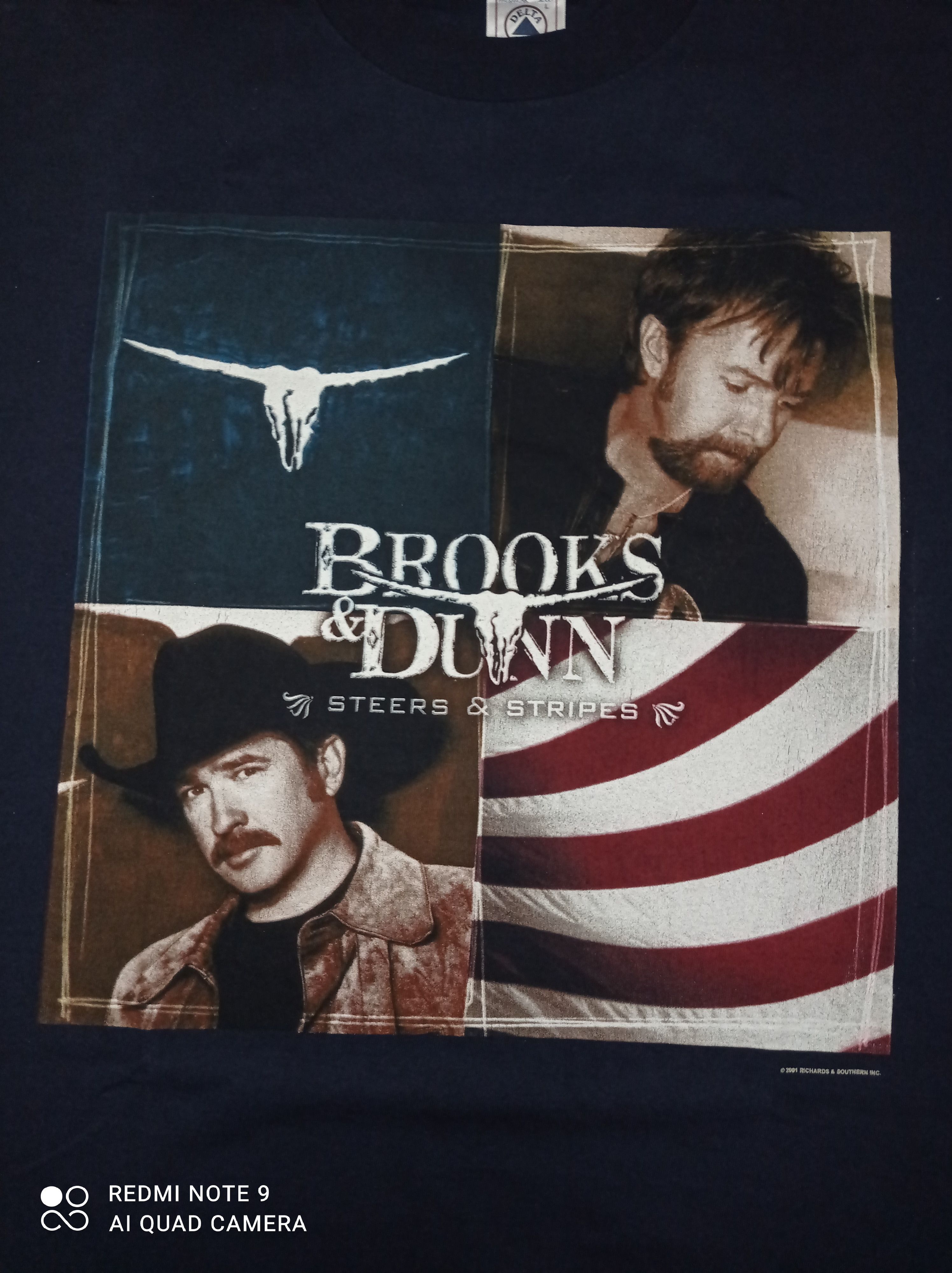 Band Tees 🔥Vintage 2001 Brooks&Dunn Band tour tee size L🔥 Size US L / EU 52-54 / 3 - 6 Thumbnail