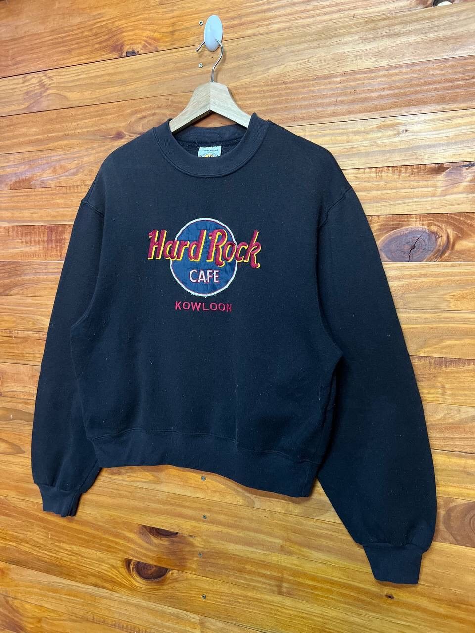 Hard Rock Cafe VINTAGE HARD ROCK CAFE KOWLOON EMBROIDERY SWEATSHIRT Size US M / EU 48-50 / 2 - 3 Thumbnail