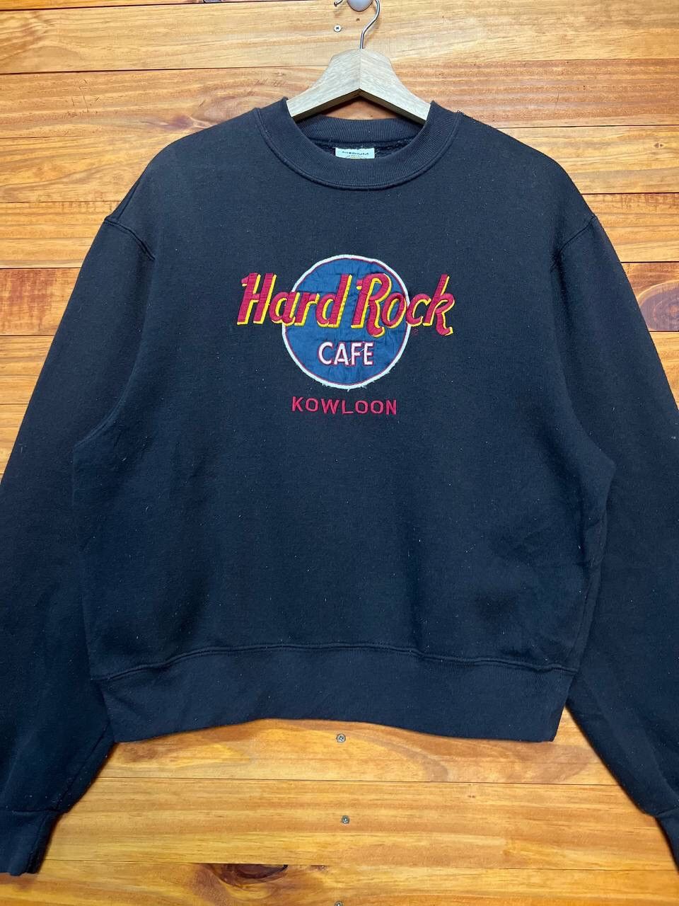 Hard Rock Cafe VINTAGE HARD ROCK CAFE KOWLOON EMBROIDERY SWEATSHIRT Size US M / EU 48-50 / 2 - 4 Thumbnail