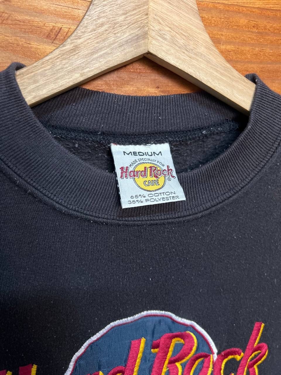 Hard Rock Cafe VINTAGE HARD ROCK CAFE KOWLOON EMBROIDERY SWEATSHIRT Size US M / EU 48-50 / 2 - 9 Thumbnail