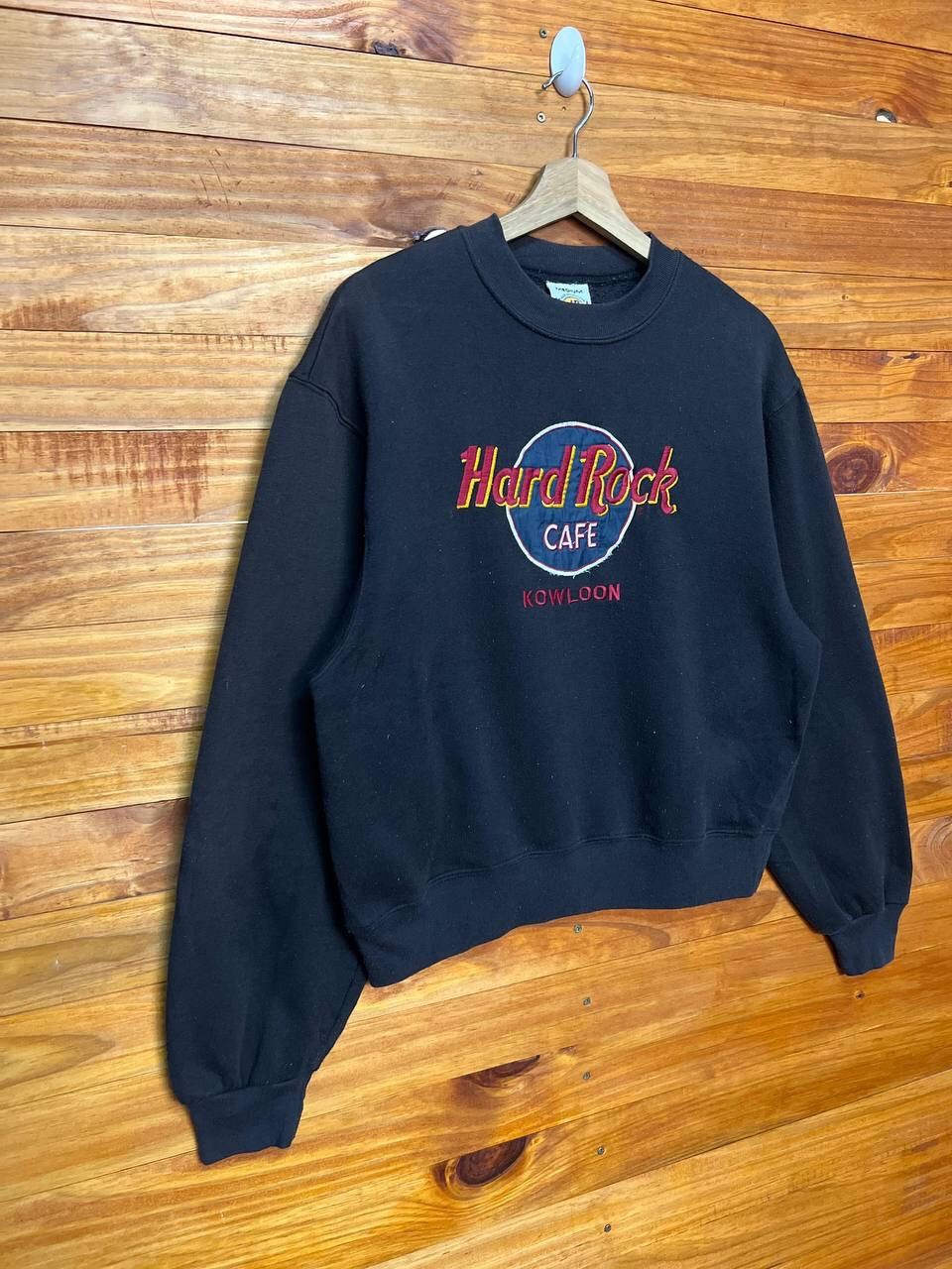Hard Rock Cafe VINTAGE HARD ROCK CAFE KOWLOON EMBROIDERY SWEATSHIRT Size US M / EU 48-50 / 2 - 2 Thumbnail