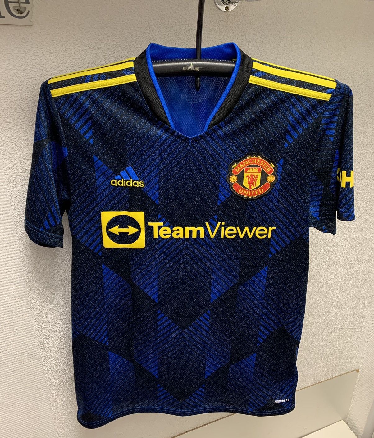 Adidas Manchester United adidas soccer jersey M sz 2021 apl patch Size US M / EU 48-50 / 2 - 1 Thumbnail