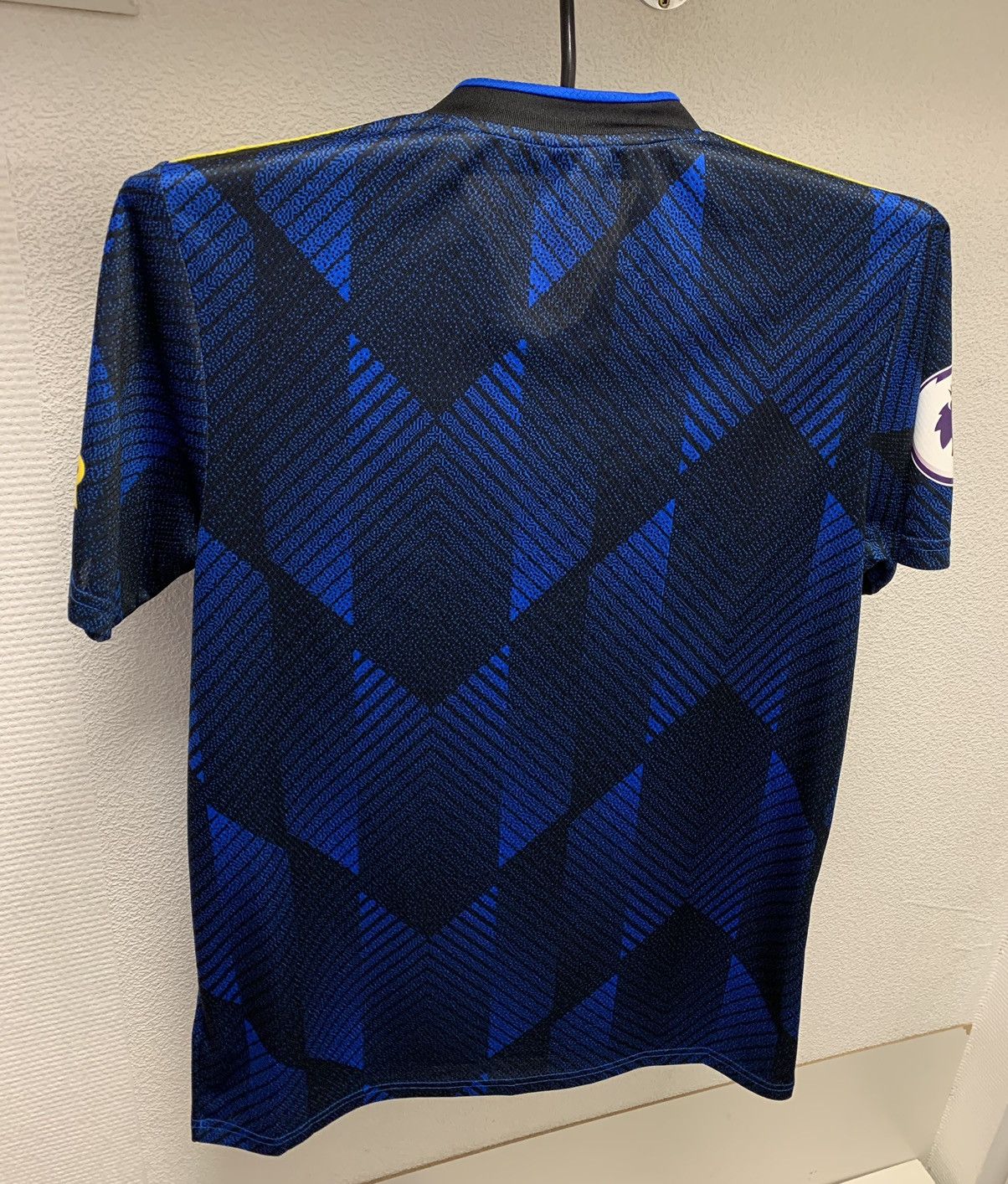 Adidas Manchester United adidas soccer jersey M sz 2021 apl patch Size US M / EU 48-50 / 2 - 8 Thumbnail