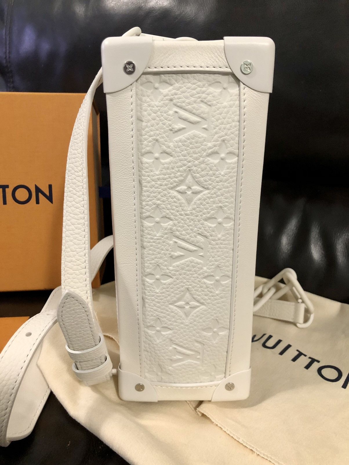 Louis Vuitton Louis Vuitton X Virgil Abloh Cocaine White Trunk S/S 2019 Size ONE SIZE - 6 Thumbnail