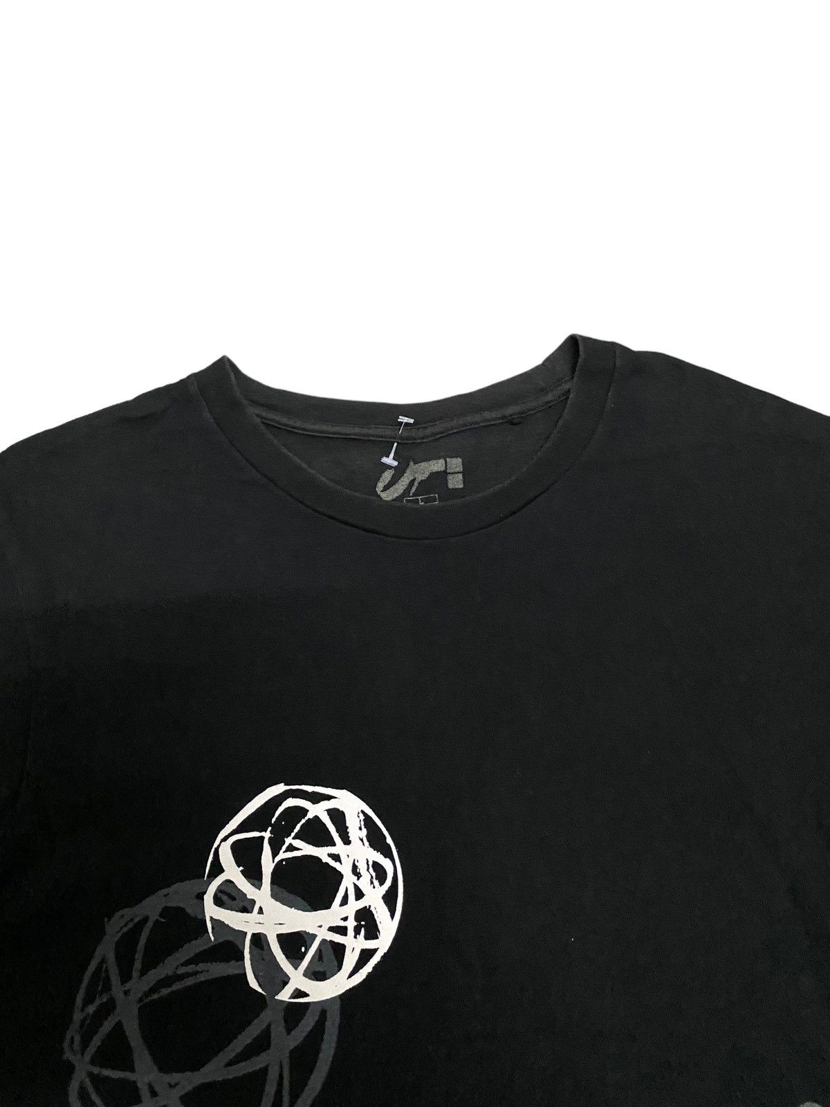 Futura × Japanese Brand × Uniqlo Offer‼️Vintage Futura Uniqlo Abstract Laboratories Tee Size US L / EU 52-54 / 3 - 4 Thumbnail