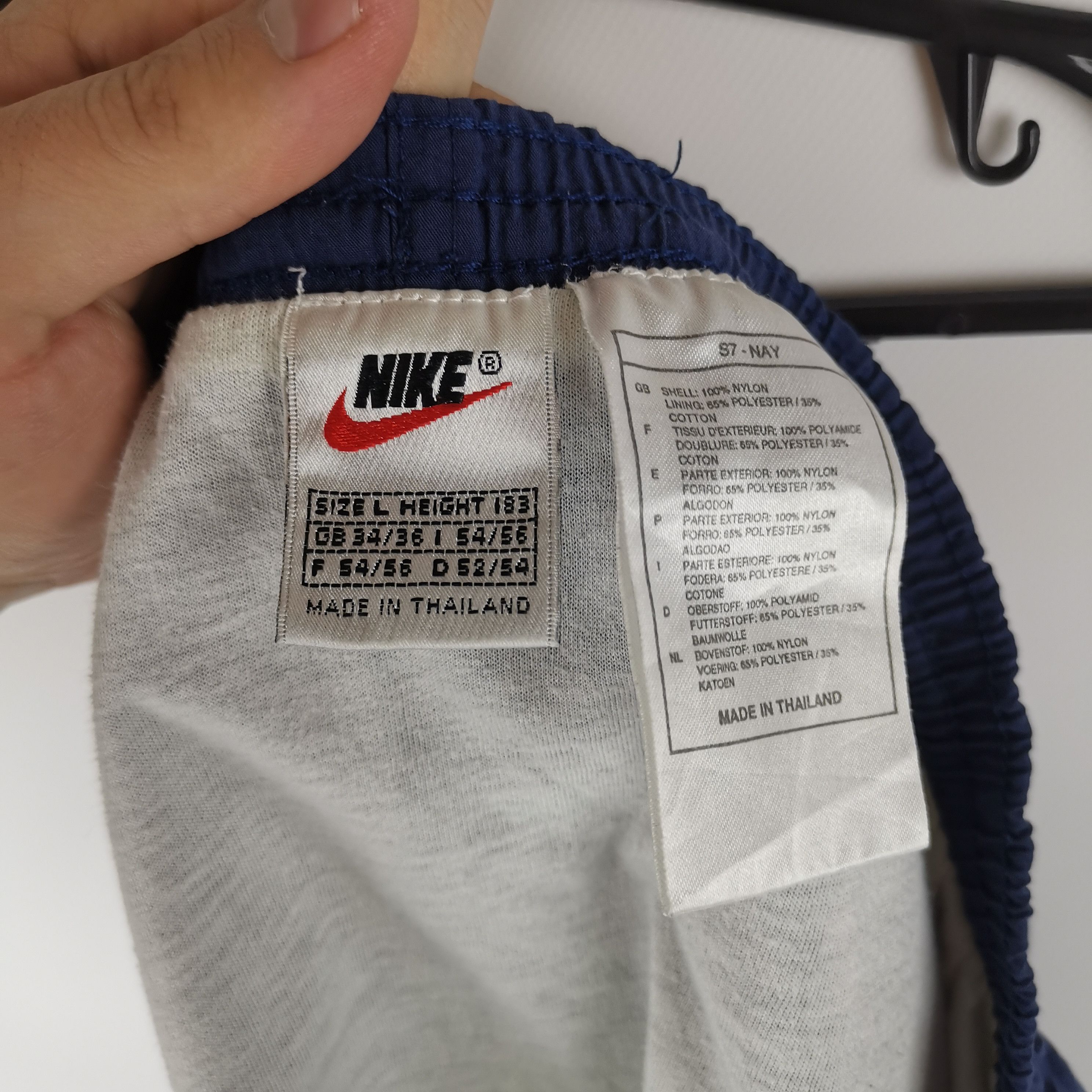 Nike Nike vintage 90s navy shorts logo swoosh Size US 34 / EU 50 - 3 Thumbnail