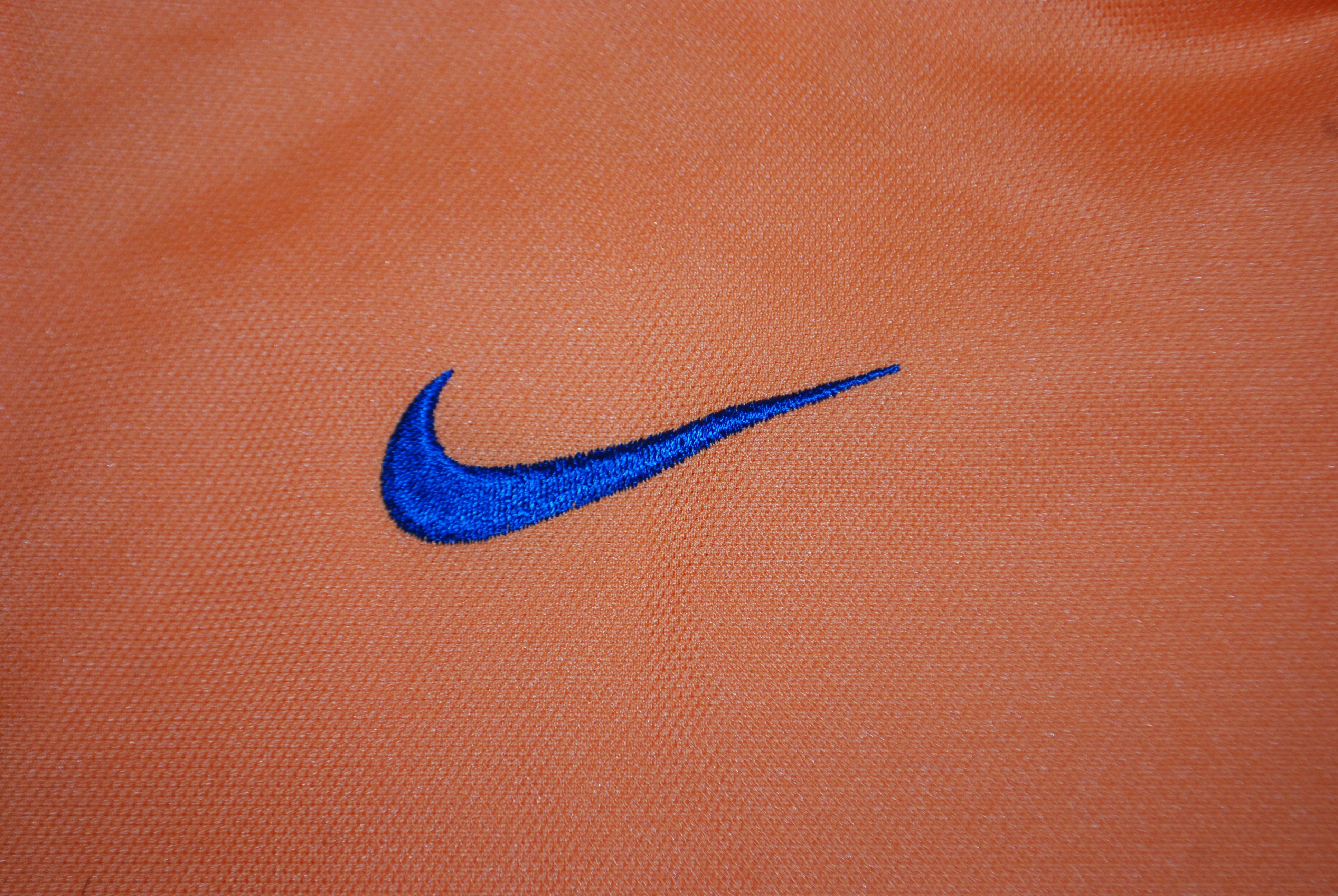 Nike #11 ZAMBROTTA BARCELONA BARCA 2006 2007 AWAY FOOTBALL SHIRT Size US M / EU 48-50 / 2 - 5 Thumbnail